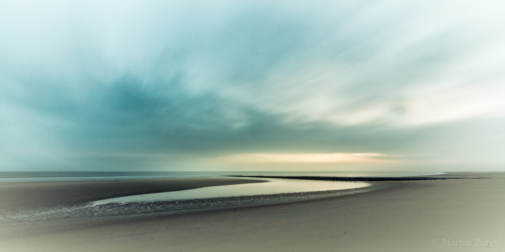 Canon EOS 5DS R sample photo. Lonely winter beach photography