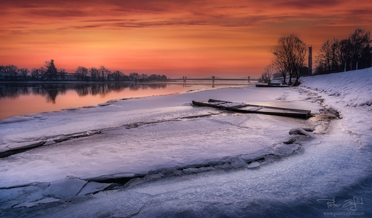Nikon AF-S Nikkor 18-35mm F3.5-4.5G ED sample photo. Frozen in ice photography