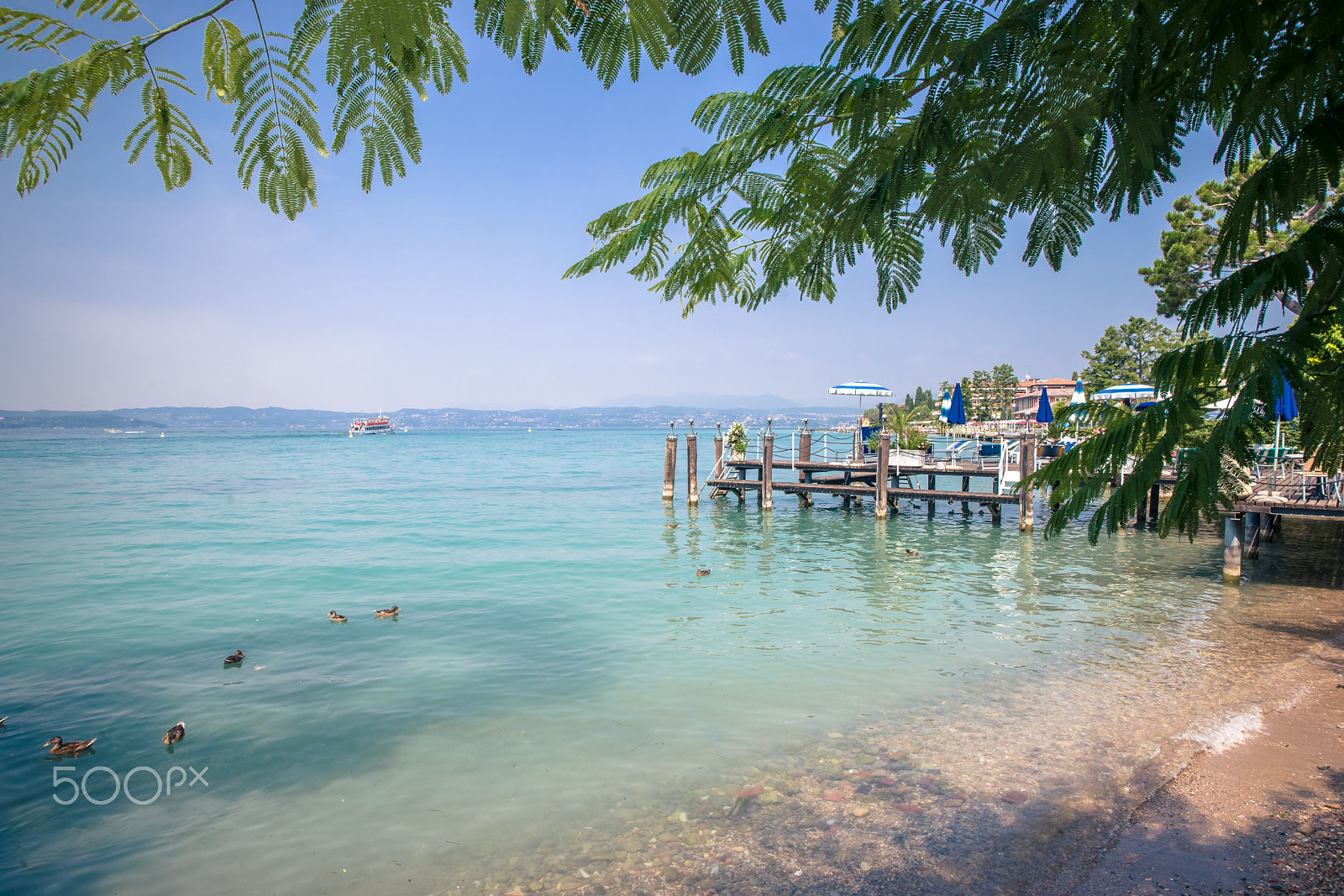 Sony Alpha DSLR-A900 + Sony Vario-Sonnar T* 16-35mm F2.8 ZA SSM sample photo. Beach of sirmione town. lake garda, italy photography