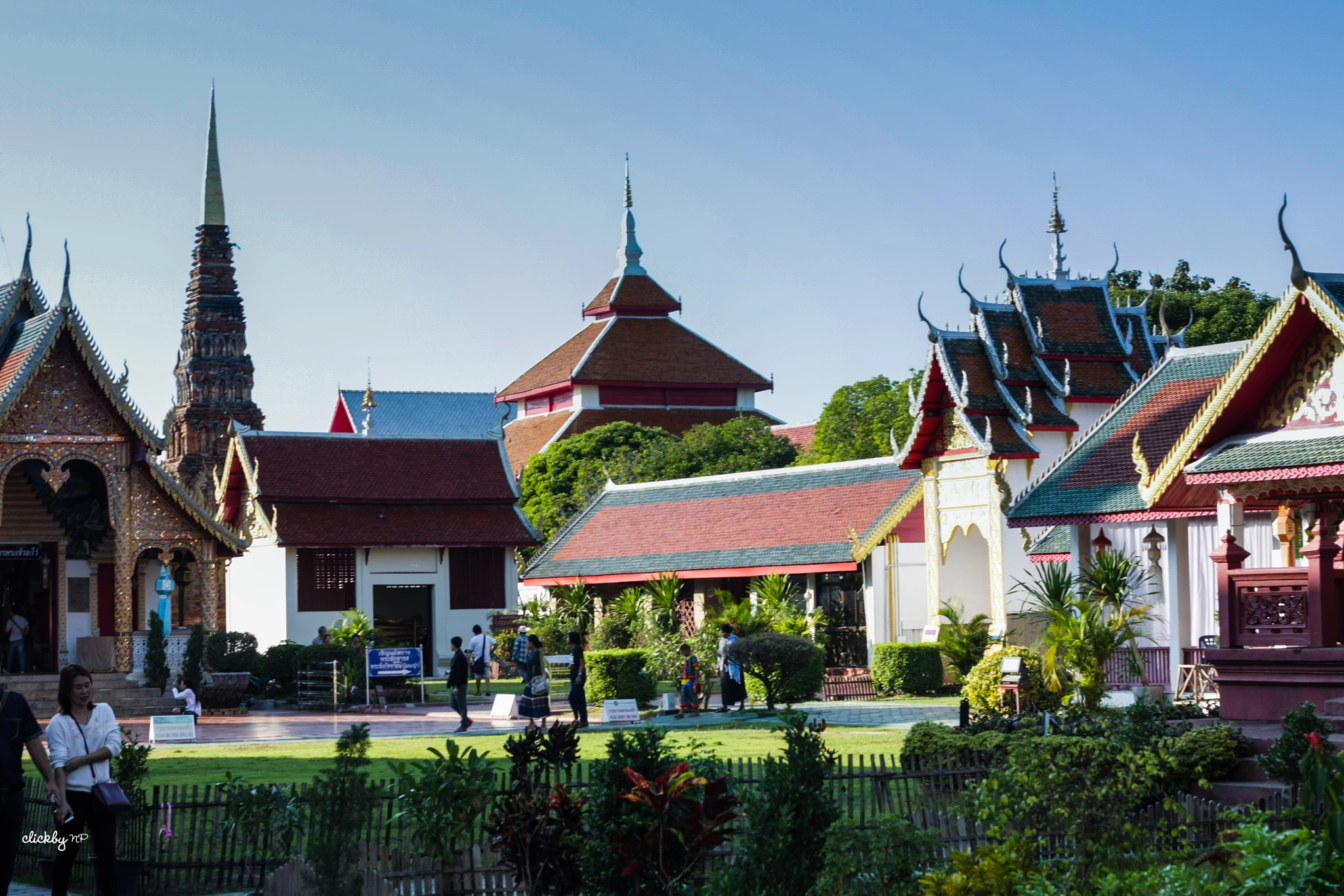 Canon EOS 450D (EOS Rebel XSi / EOS Kiss X2) sample photo. Hariphun chai temples in lamphun, thailand photography