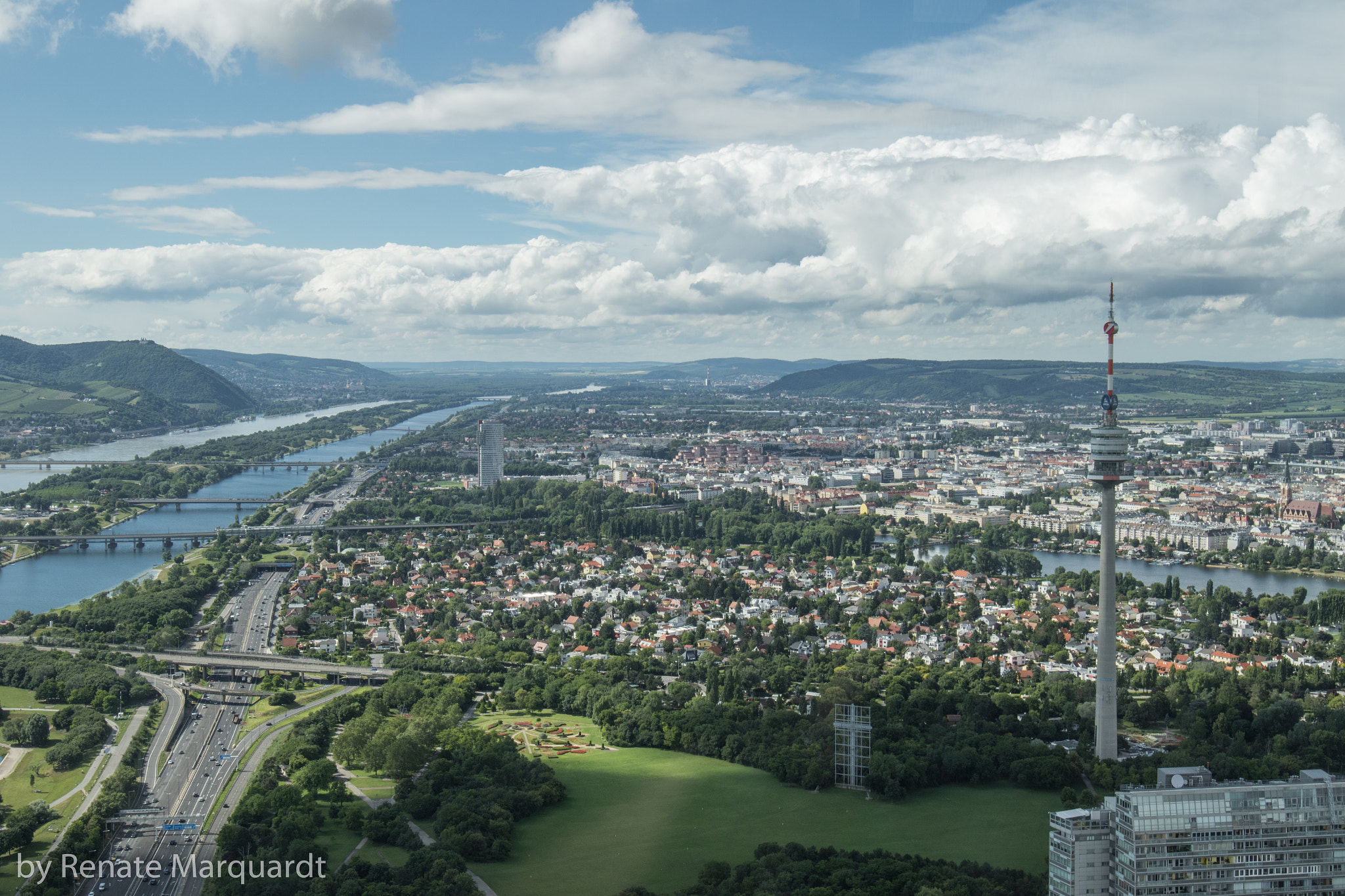 Canon EF 300mm f/2.8L sample photo. Blick auf einen teil von wien..... photography
