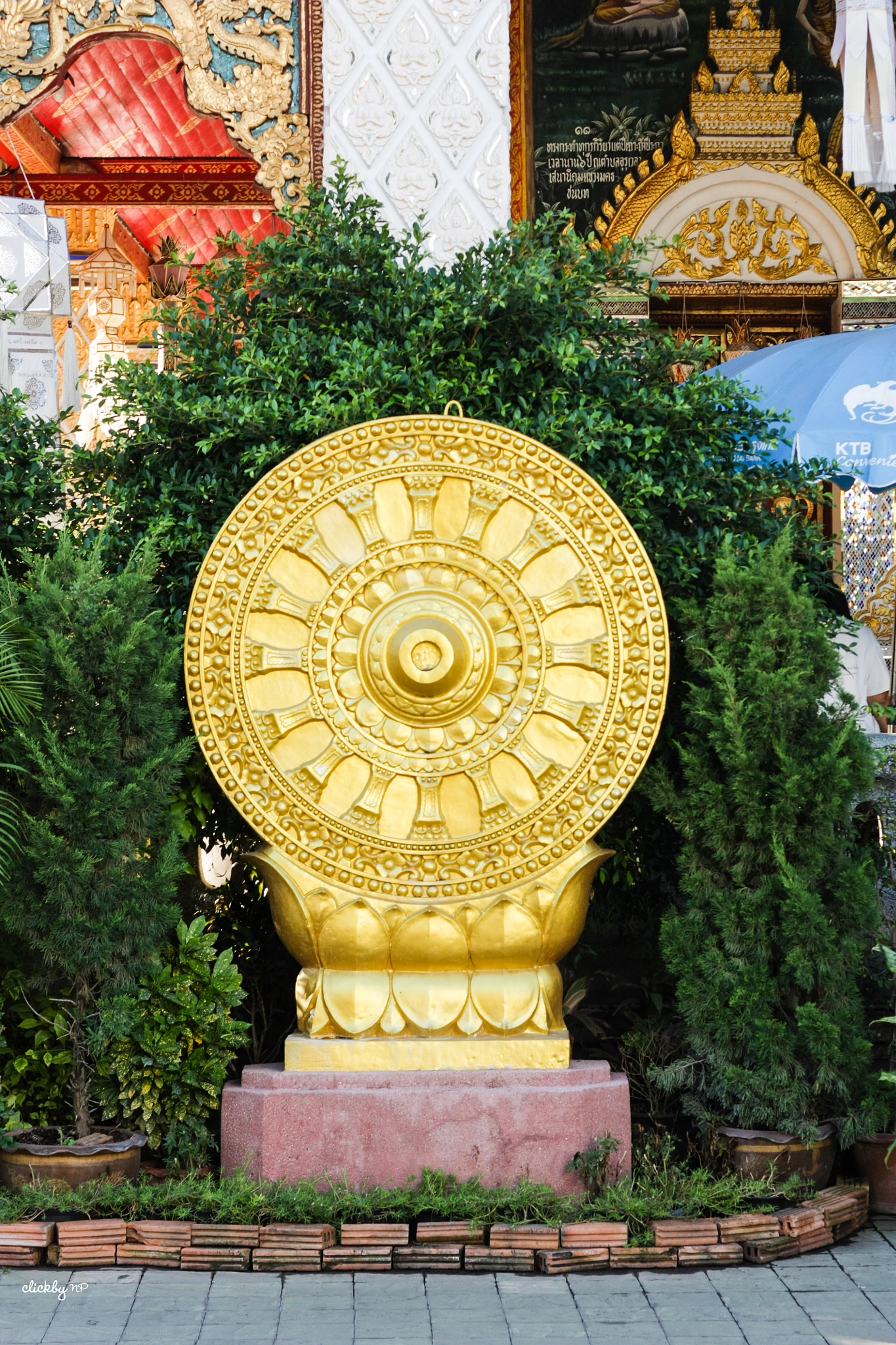 Canon EOS 450D (EOS Rebel XSi / EOS Kiss X2) sample photo. Gold decoration, at the hari phun temple, lamphun photography