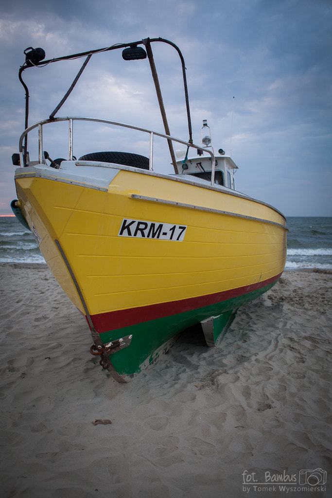 Canon EOS 5D + Canon EF 28mm F1.8 USM sample photo. Boat on the beach photography