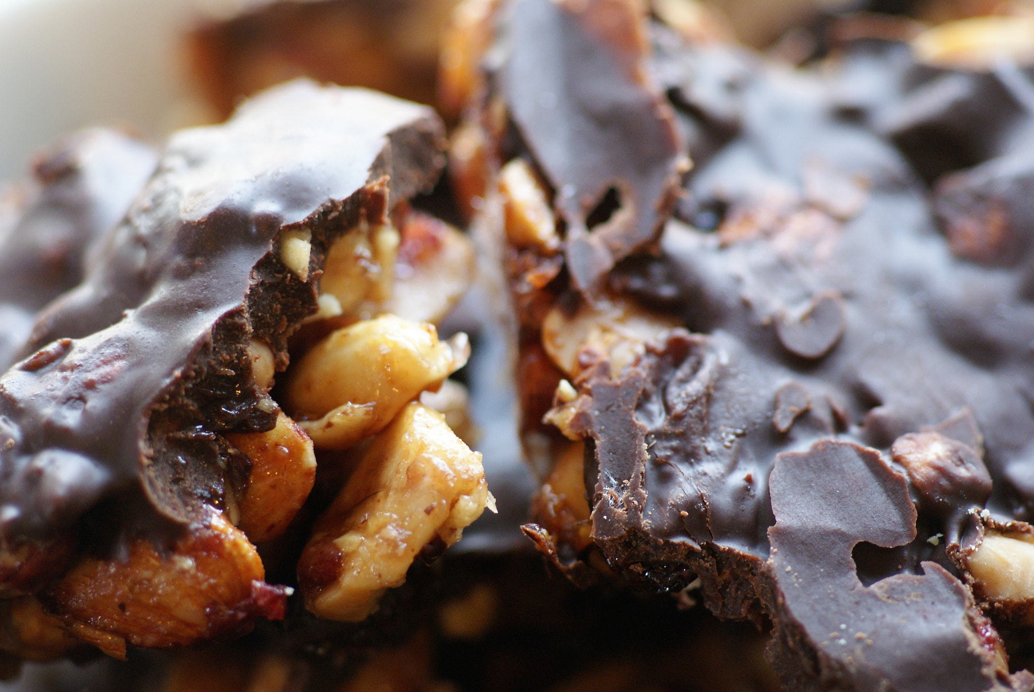 Sony Alpha DSLR-A200 + Tokina EMZ M100 AF 100mm F3.5 sample photo. Home made nut bars photography