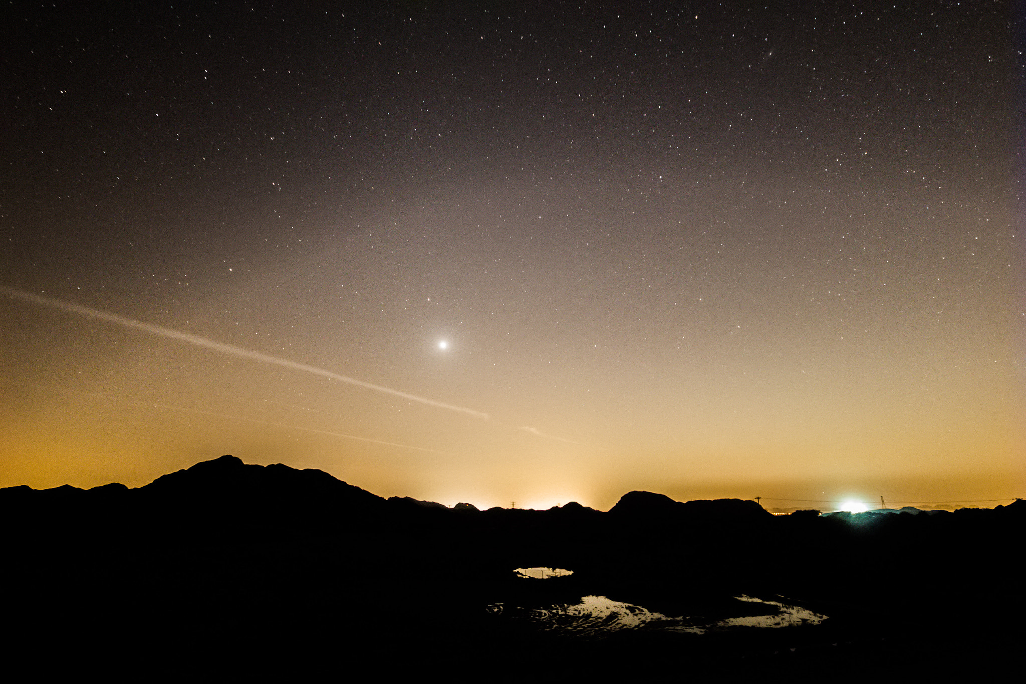 Canon EOS 100D (EOS Rebel SL1 / EOS Kiss X7) + Sigma 10-20mm F4-5.6 EX DC HSM sample photo. Venus, mars and dubai's halo photography