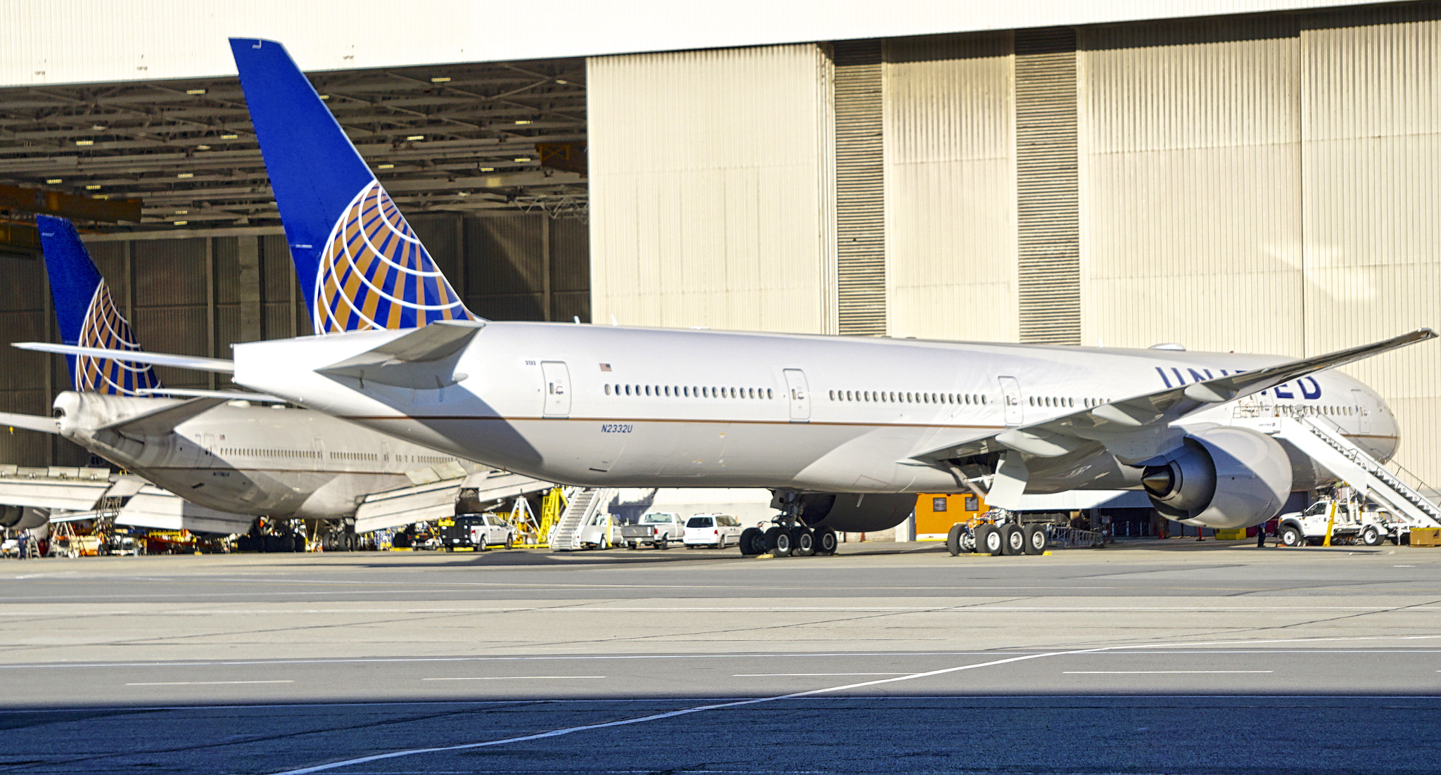 Sony FE 24-240mm F3.5-6.3 OSS sample photo. United airlines 2nd. boeing 777-300er n2332u at san francisco airport. aircraft not in service... photography