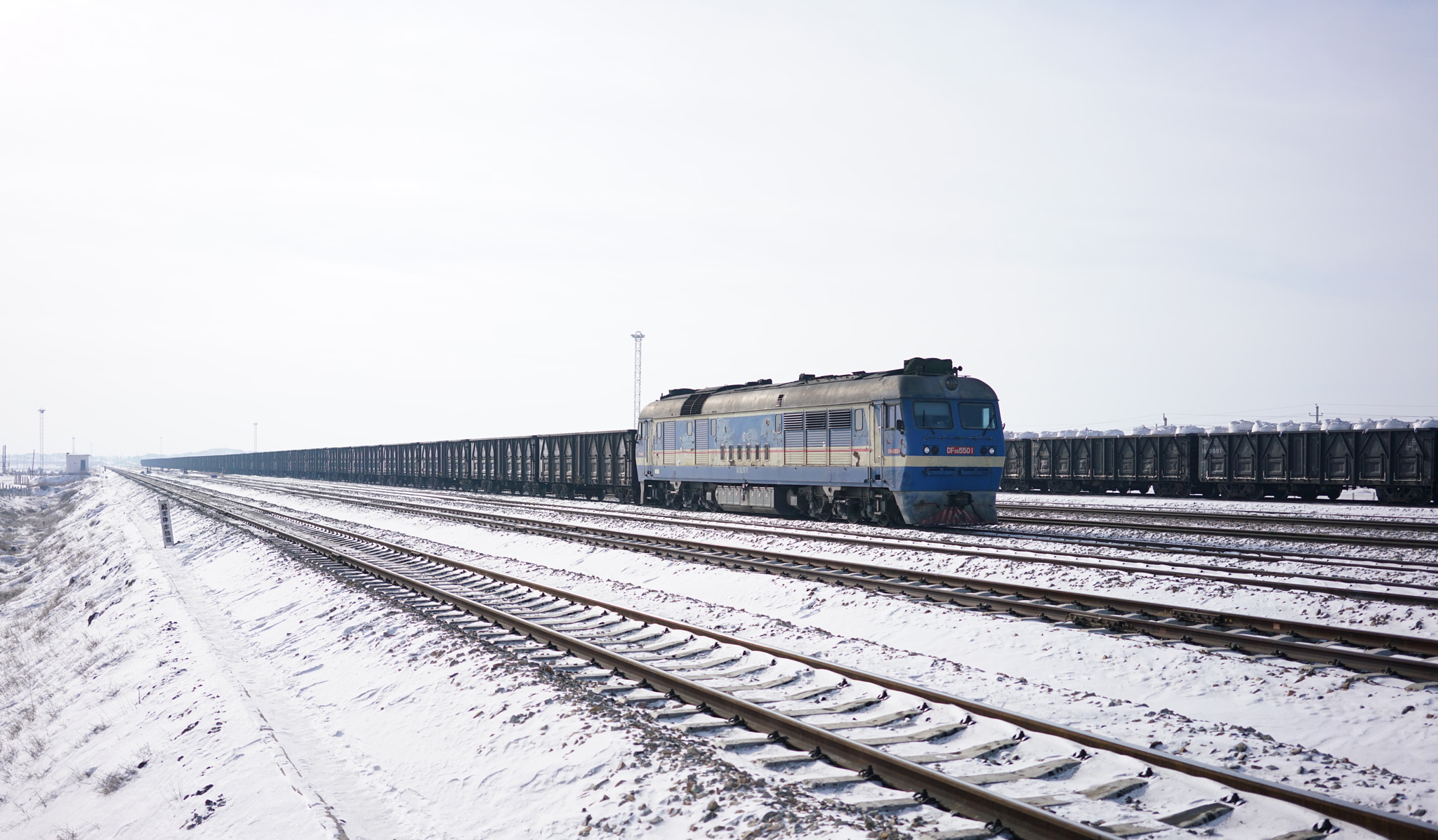 Sony a7R II + Sony Sonnar T* FE 35mm F2.8 ZA sample photo. Railway china 铁路货运 photography