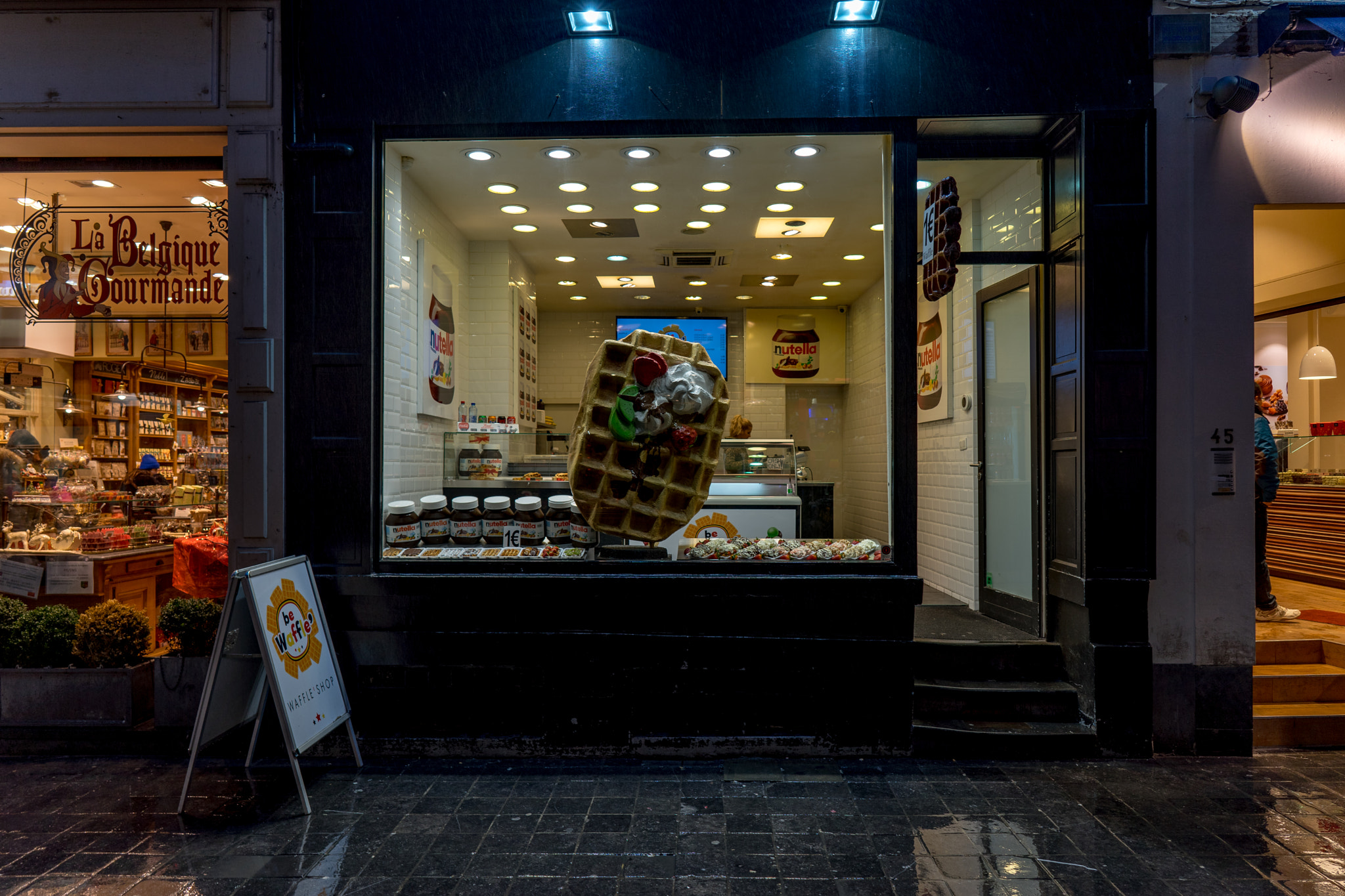Sony a7 II + ZEISS Batis 25mm F2 sample photo. Waffle shop photography