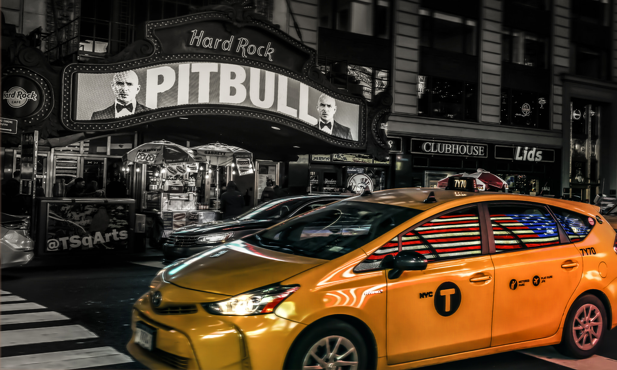 Canon EOS 7D + Canon EF-S 24mm F2.8 STM sample photo. Taxi nyc photography