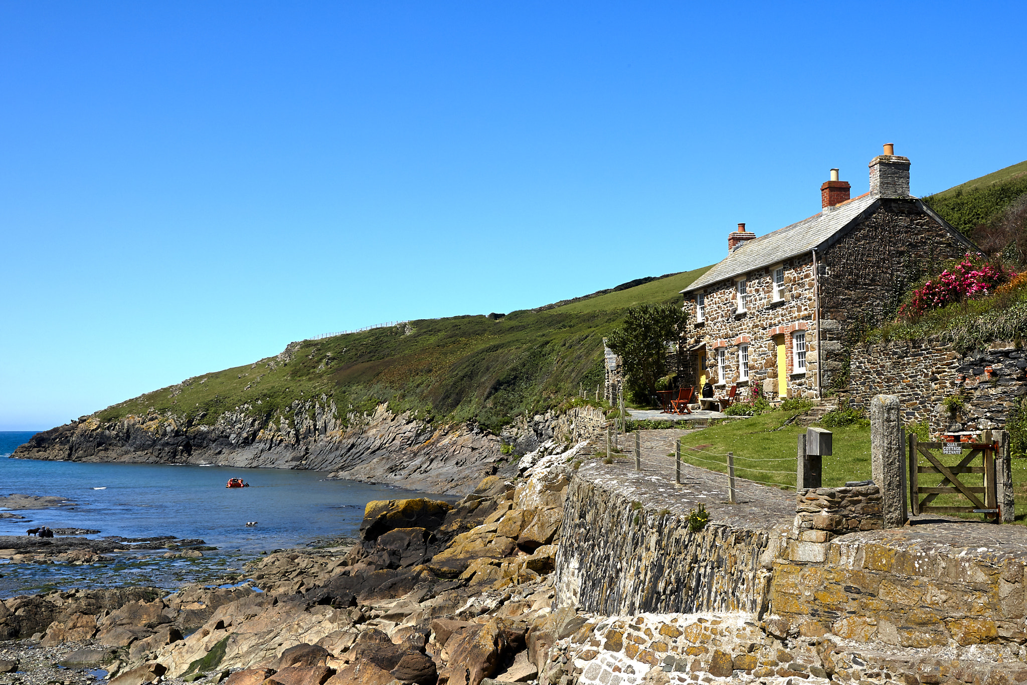 Canon EOS-1D Mark III + Canon EF 16-35mm F2.8L II USM sample photo. Quay cottage photography