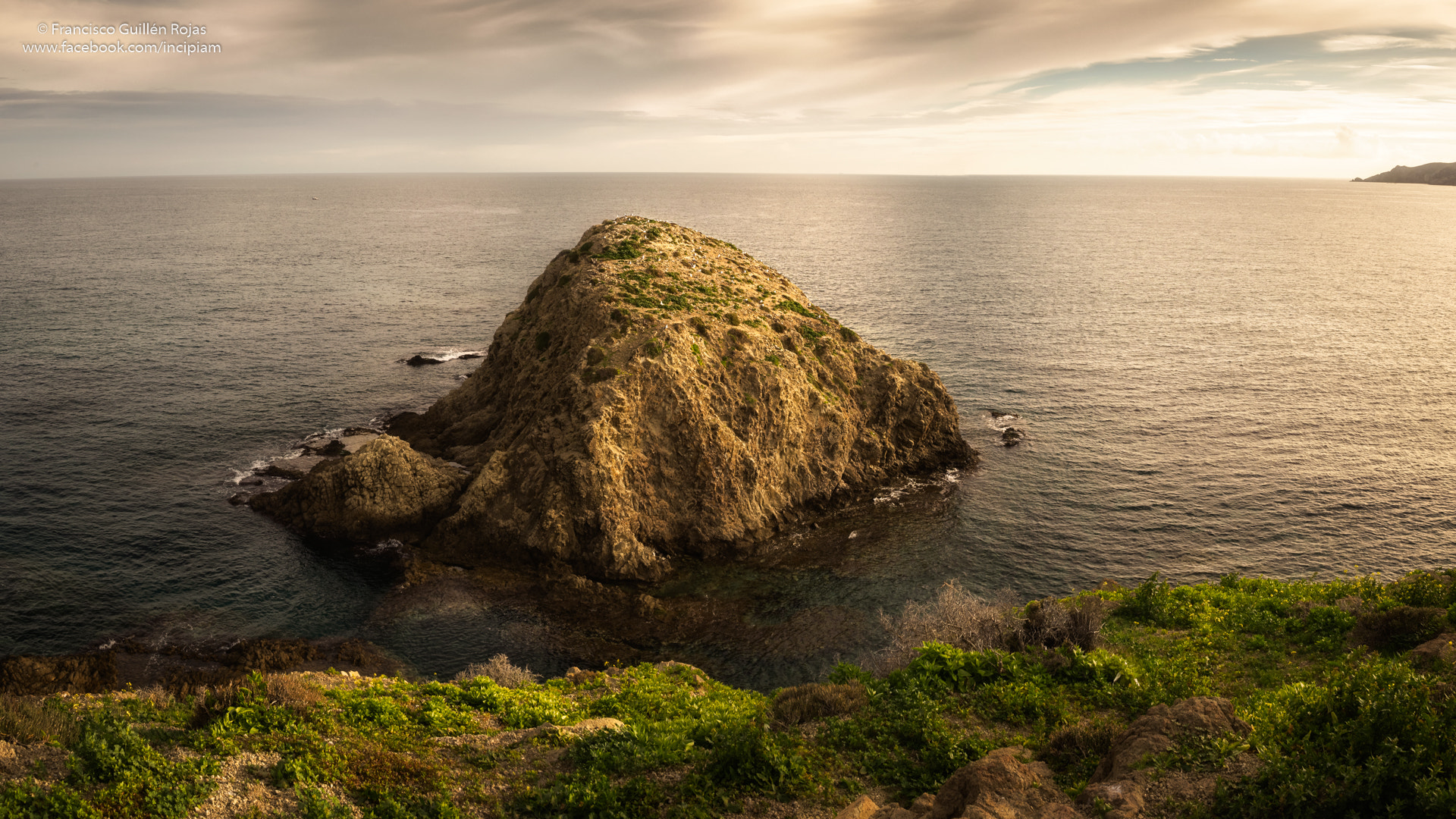 Olympus OM-D E-M5 II + Olympus M.Zuiko Digital 17mm F1.8 sample photo. La isleta panorama photography