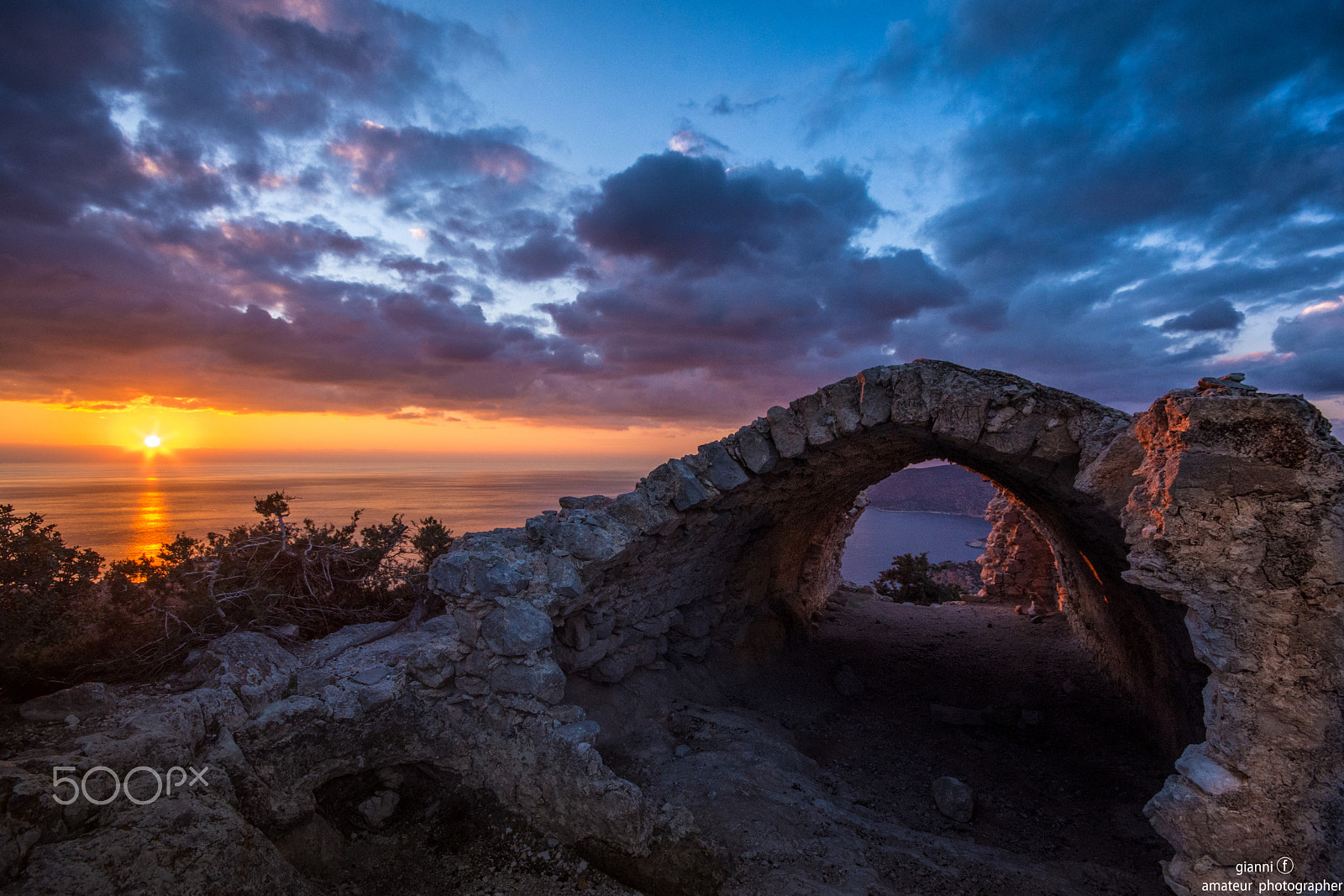 Sigma 10-20mm F4-5.6 EX DC HSM sample photo. Monolithos  medieval  castle photography