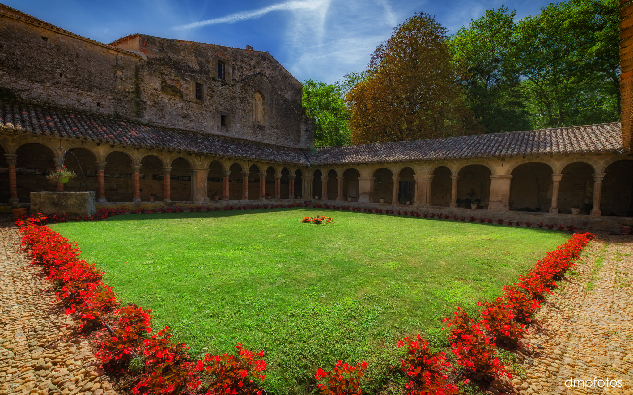 Nikon D5100 + Sigma 10-20mm F3.5 EX DC HSM sample photo. Claustro. photography