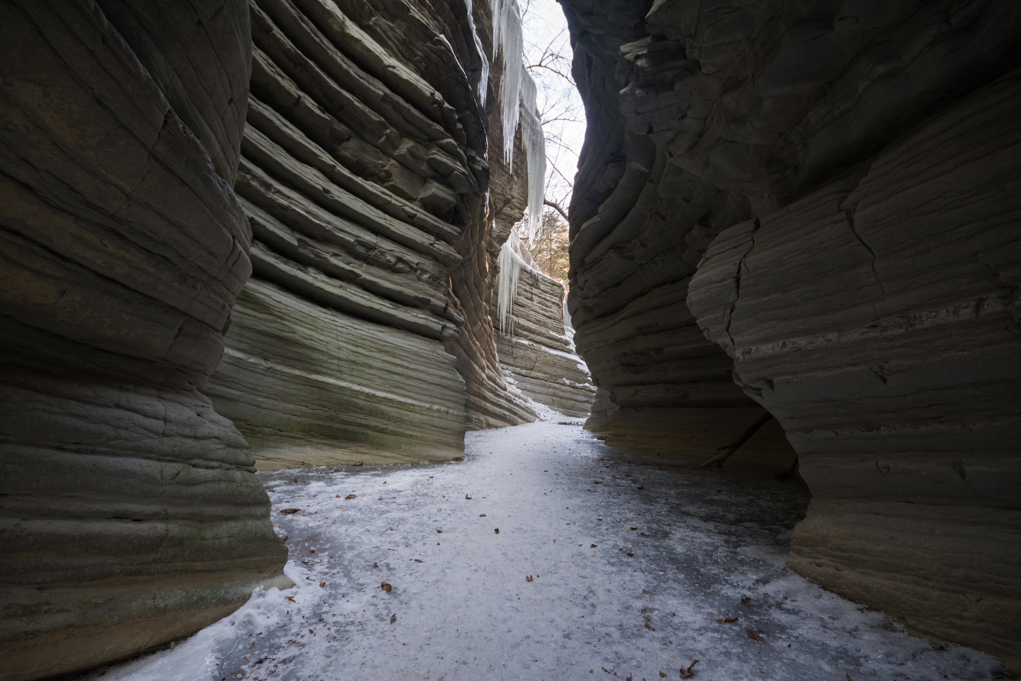 Canon EOS 760D (EOS Rebel T6s / EOS 8000D) + Sigma 10-20mm F4-5.6 EX DC HSM sample photo. Frozen canyon photography