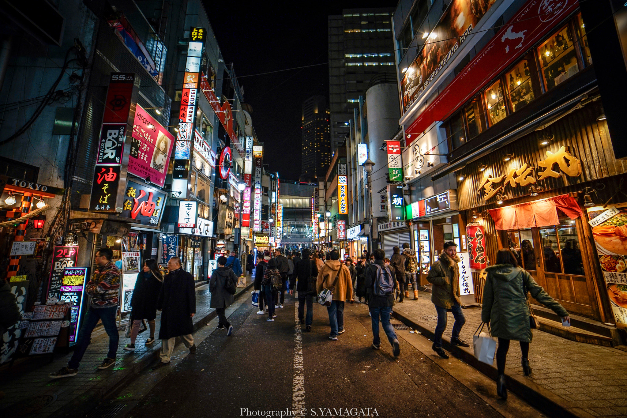 DT 40mm F2.8 SAM sample photo. Shibuya backstreet photography
