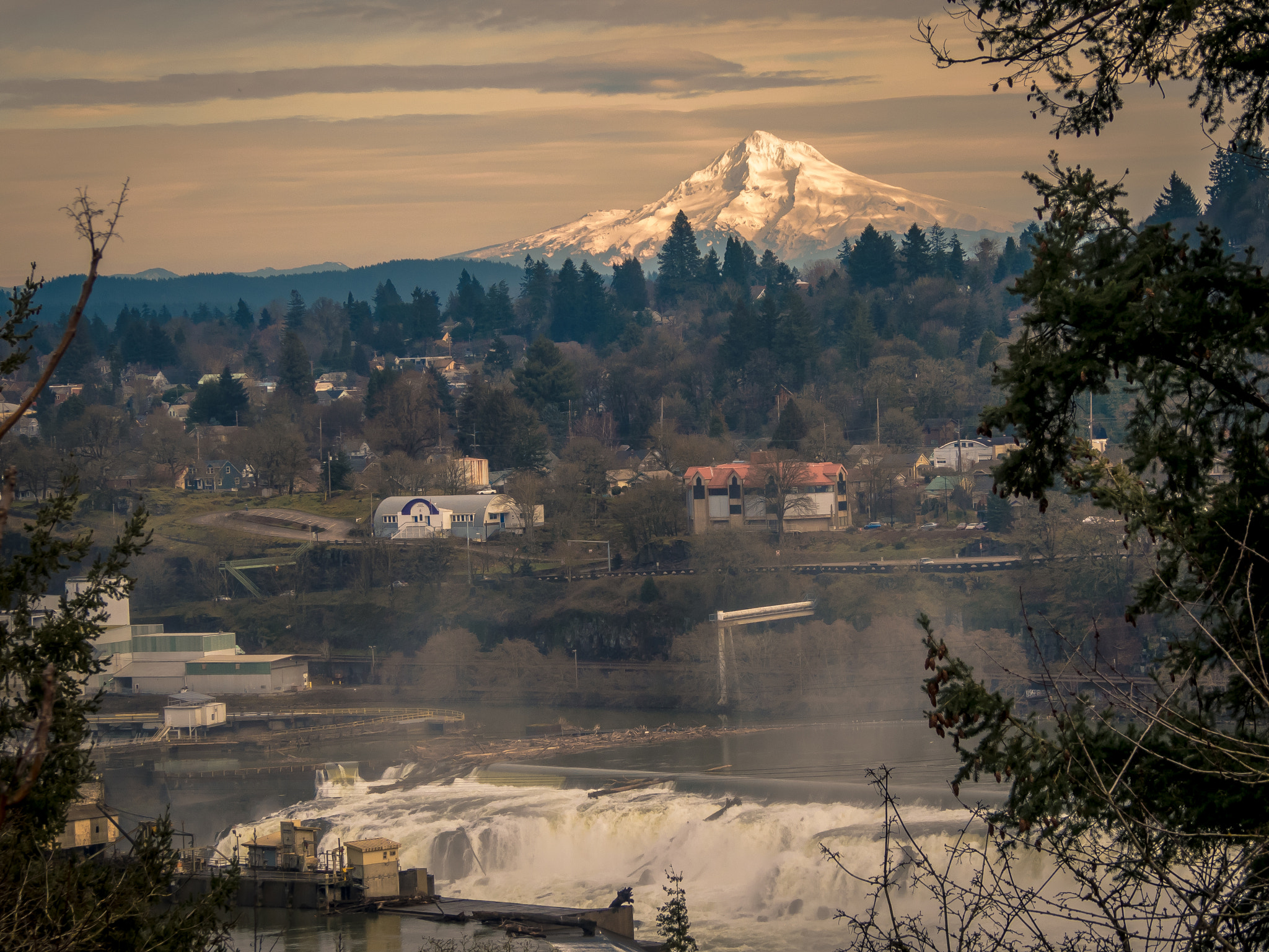 Panasonic Lumix DMC-ZS50 (Lumix DMC-TZ70) sample photo. Mt hood above willamette falls dam photography