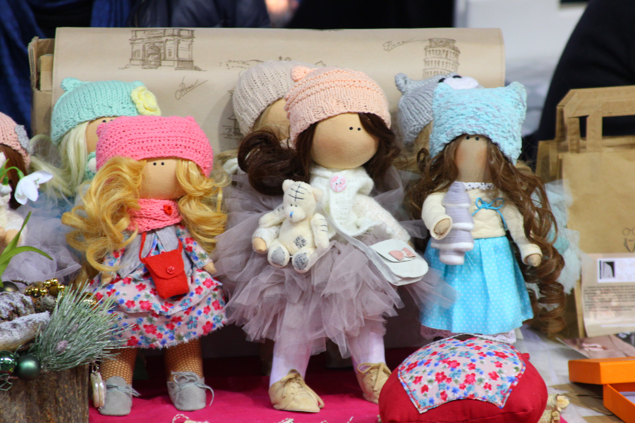 Canon EF 28-135mm F3.5-5.6 IS USM sample photo. Dolls on market photography