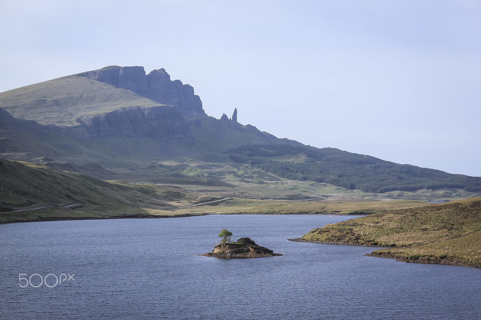 Canon EOS 550D (EOS Rebel T2i / EOS Kiss X4) + Canon EF-S 17-85mm F4-5.6 IS USM sample photo. Old man of storr isle of skye photography