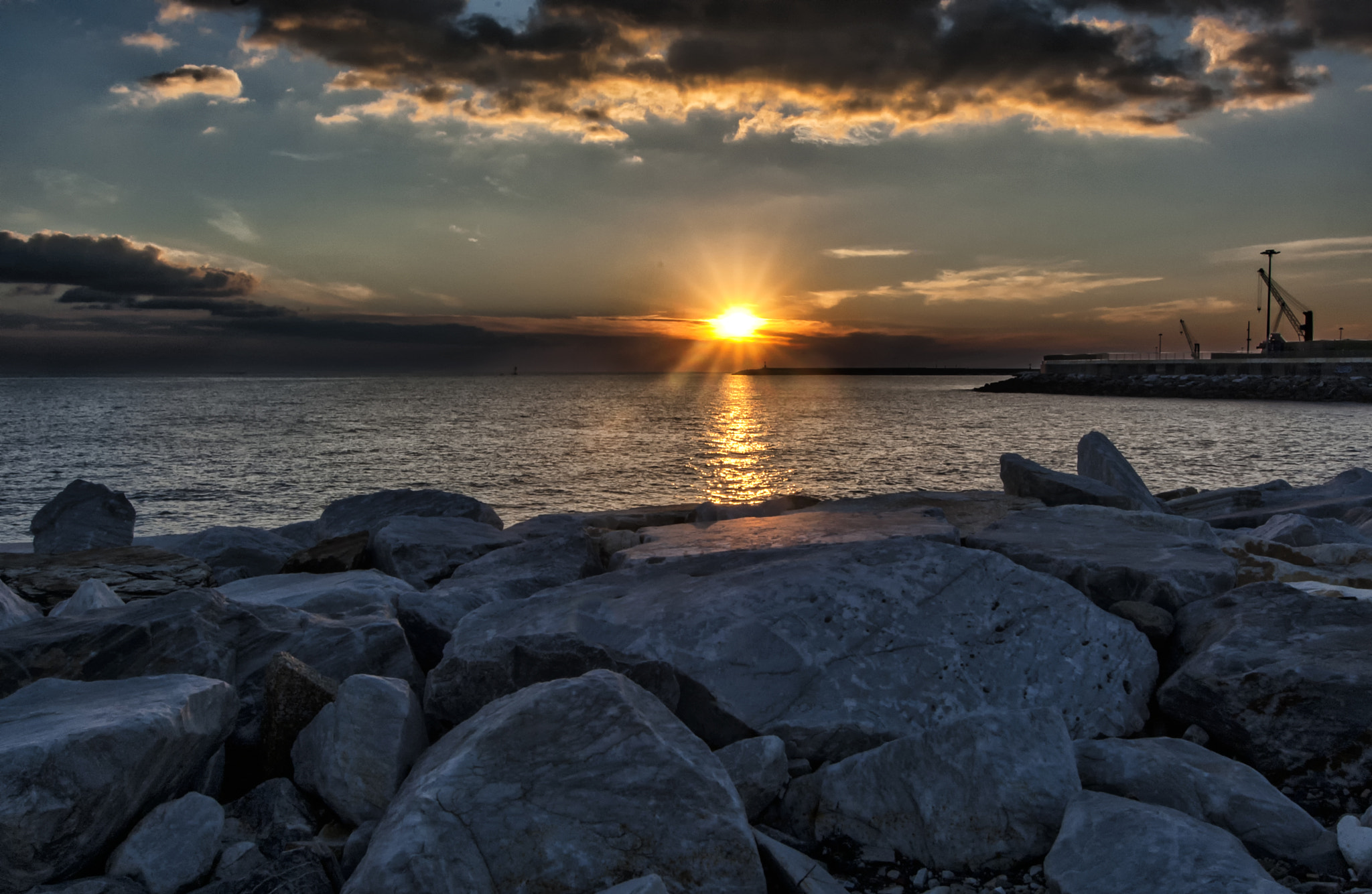 Nikon D50 + Sigma 10-20mm F3.5 EX DC HSM sample photo. Sunset photography