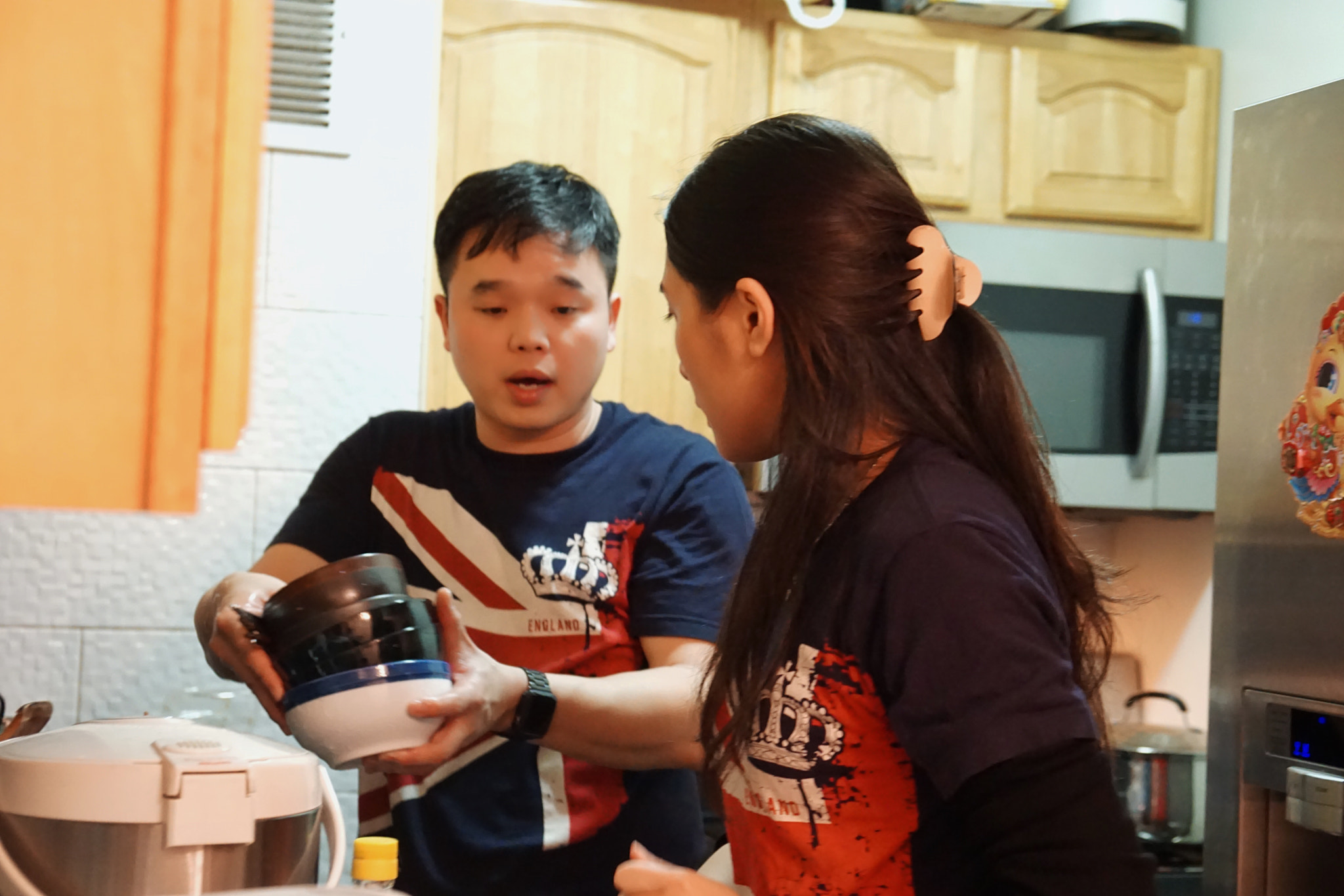 Sony Vario-Tessar T* E 16-70mm F4 ZA OSS sample photo. Chinese new year a couple preparing dinner photography