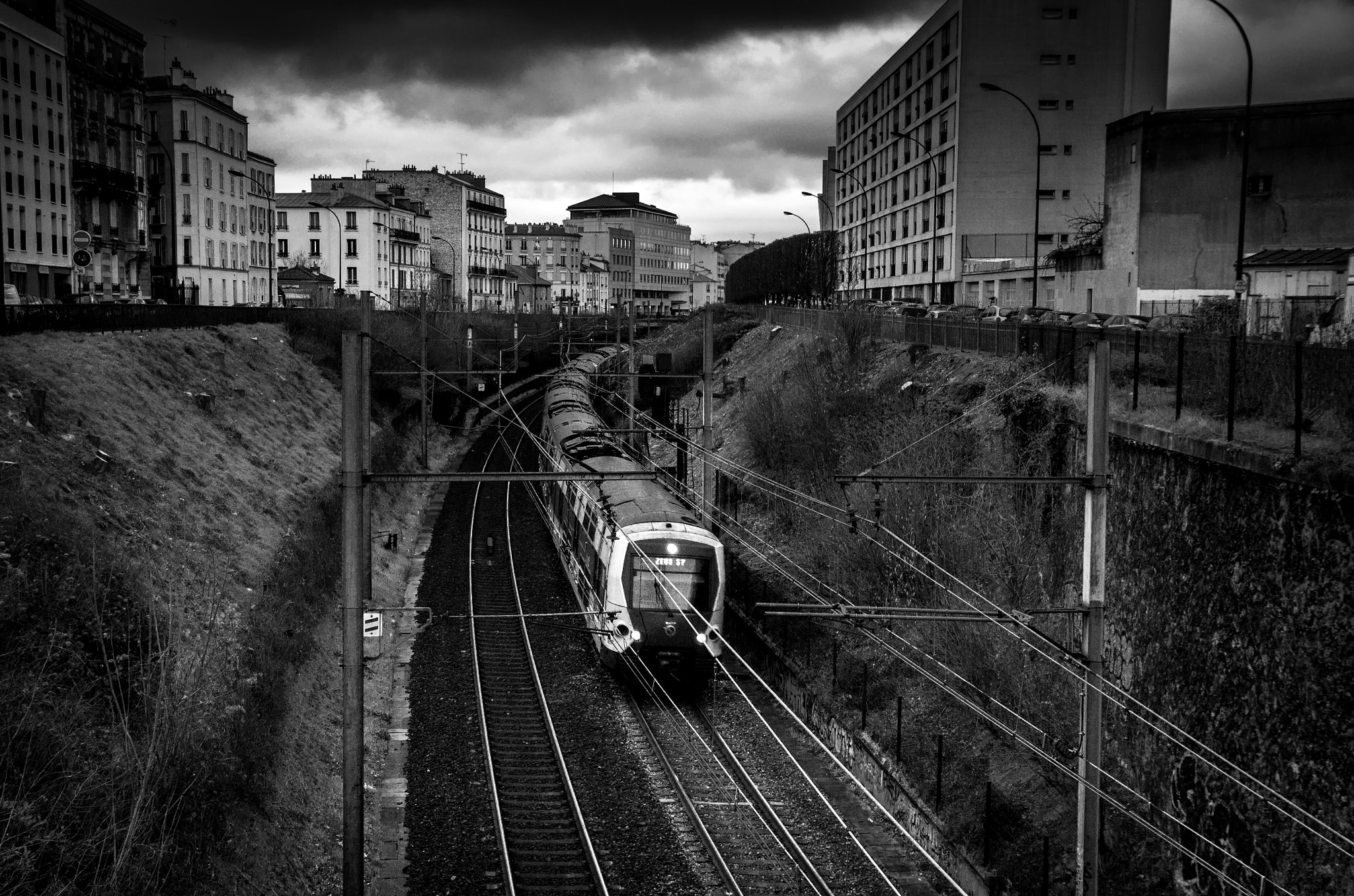 Pentax K-5 sample photo. La grisaille du train-train quotidien... photography