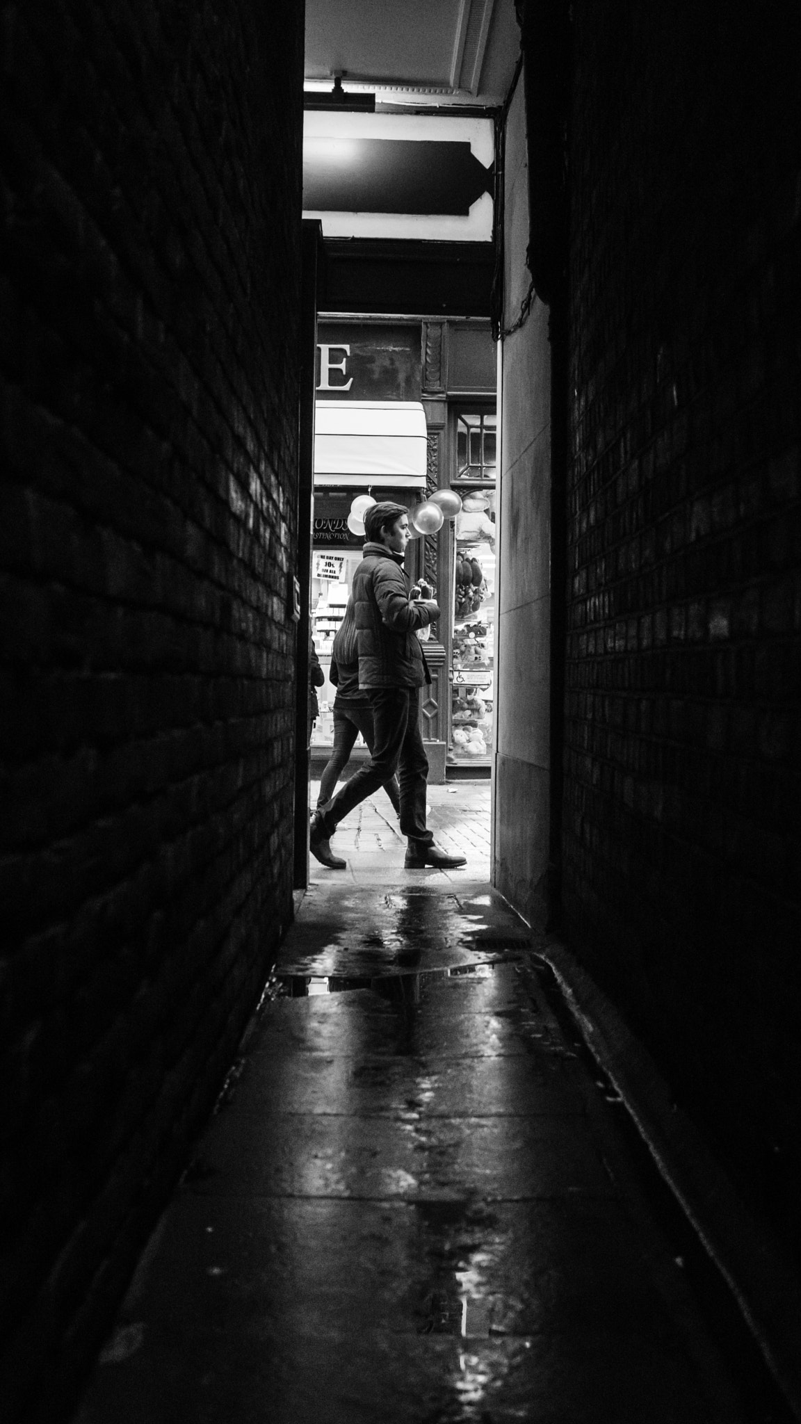 Sony a6000 + Sigma 30mm F2.8 EX DN sample photo. A quiet street photography