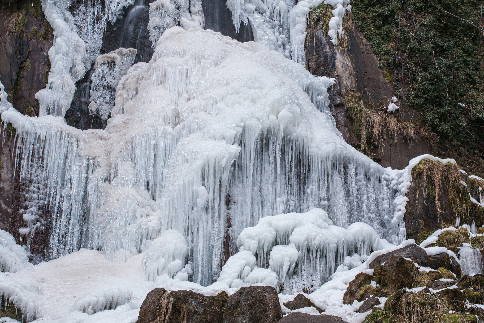 Canon EOS 5D + Canon EF 70-200mm F4L USM sample photo. Cascade du nideck photography