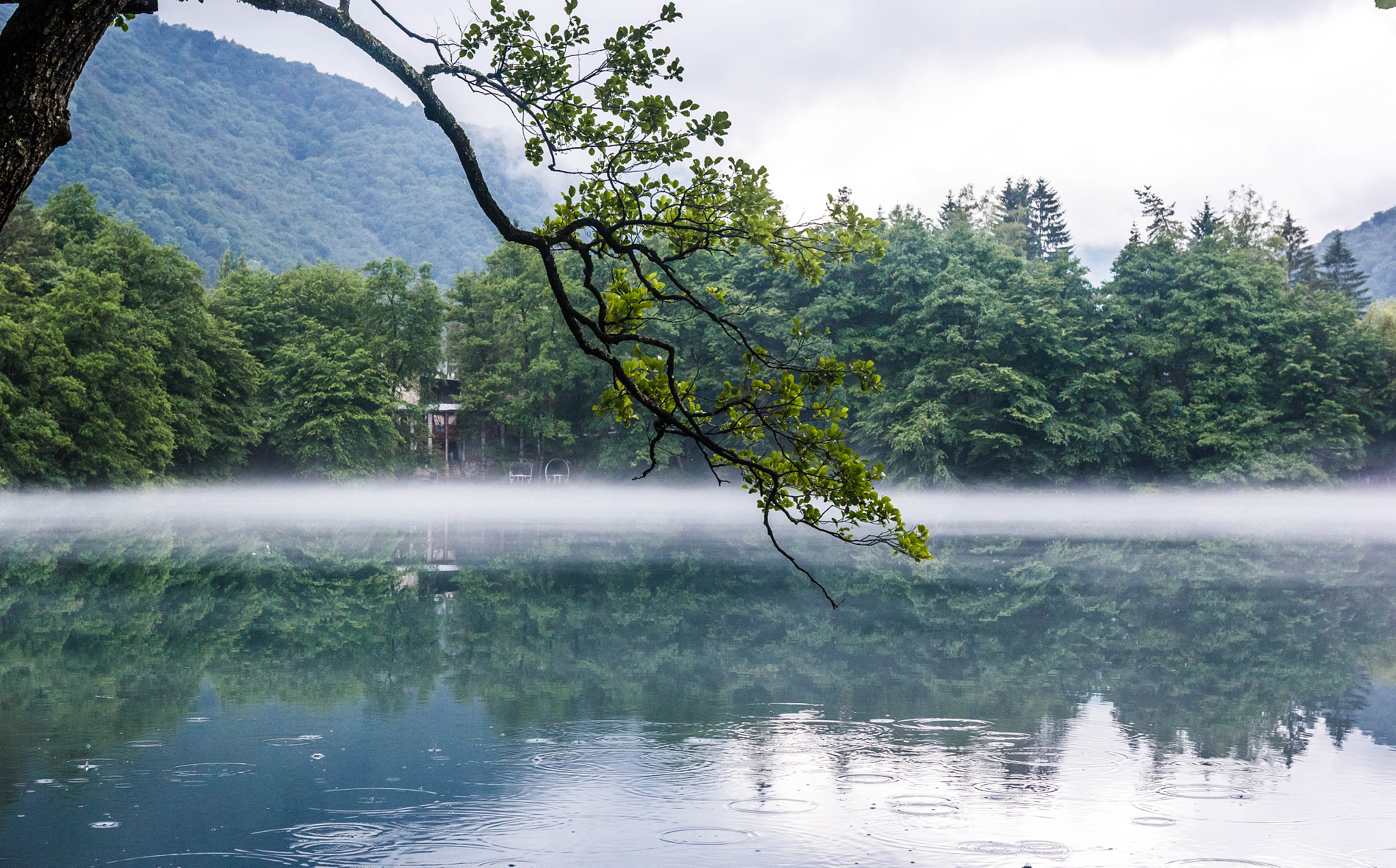 Canon EOS 60D + Sigma 18-35mm f/1.8 DC HSM sample photo. Fog creeps over the water of lower blue lake, kaba photography
