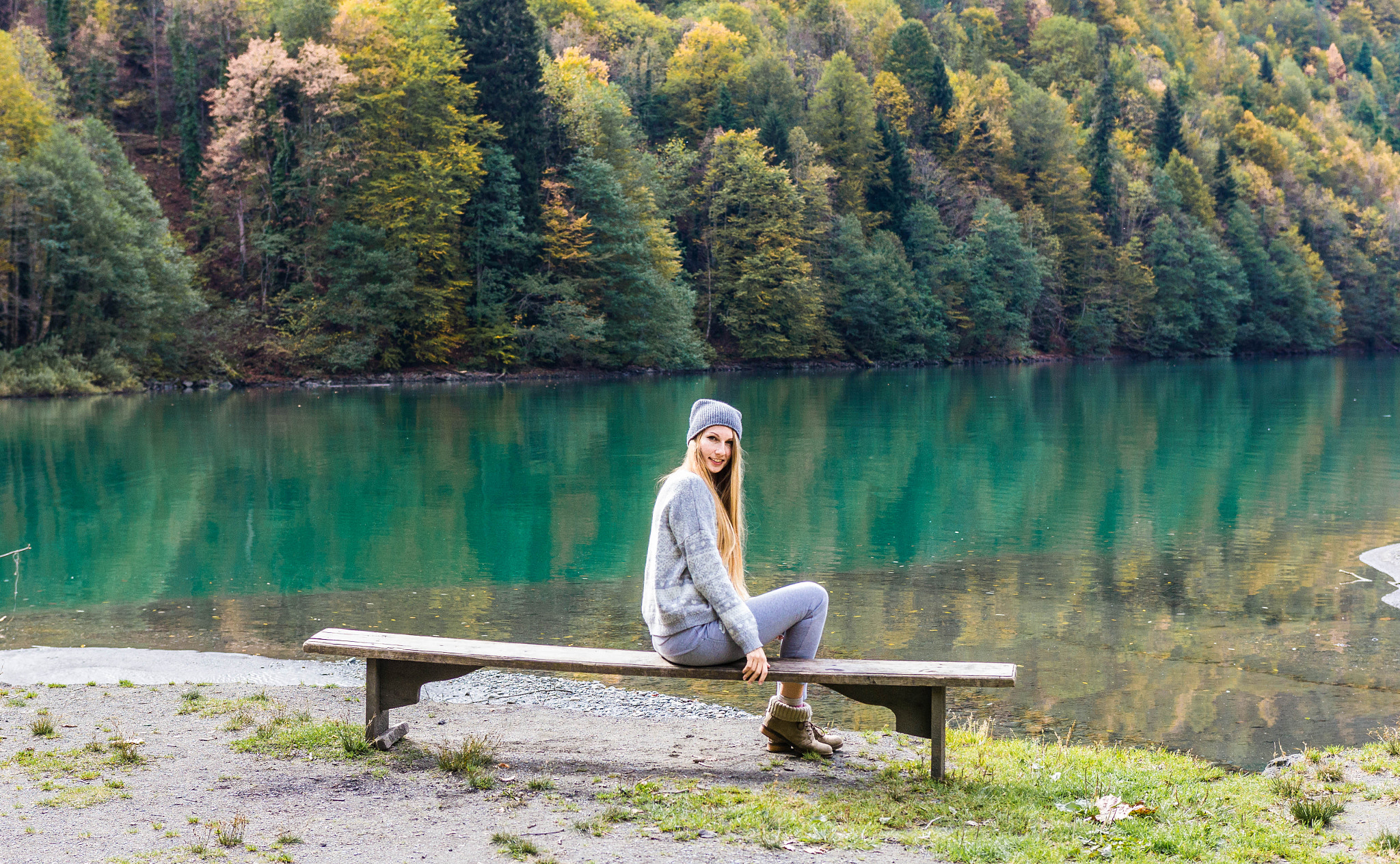 Canon EOS 60D + Sigma 18-35mm f/1.8 DC HSM sample photo. Autumn pretty girl posing near mountain lake. autu photography