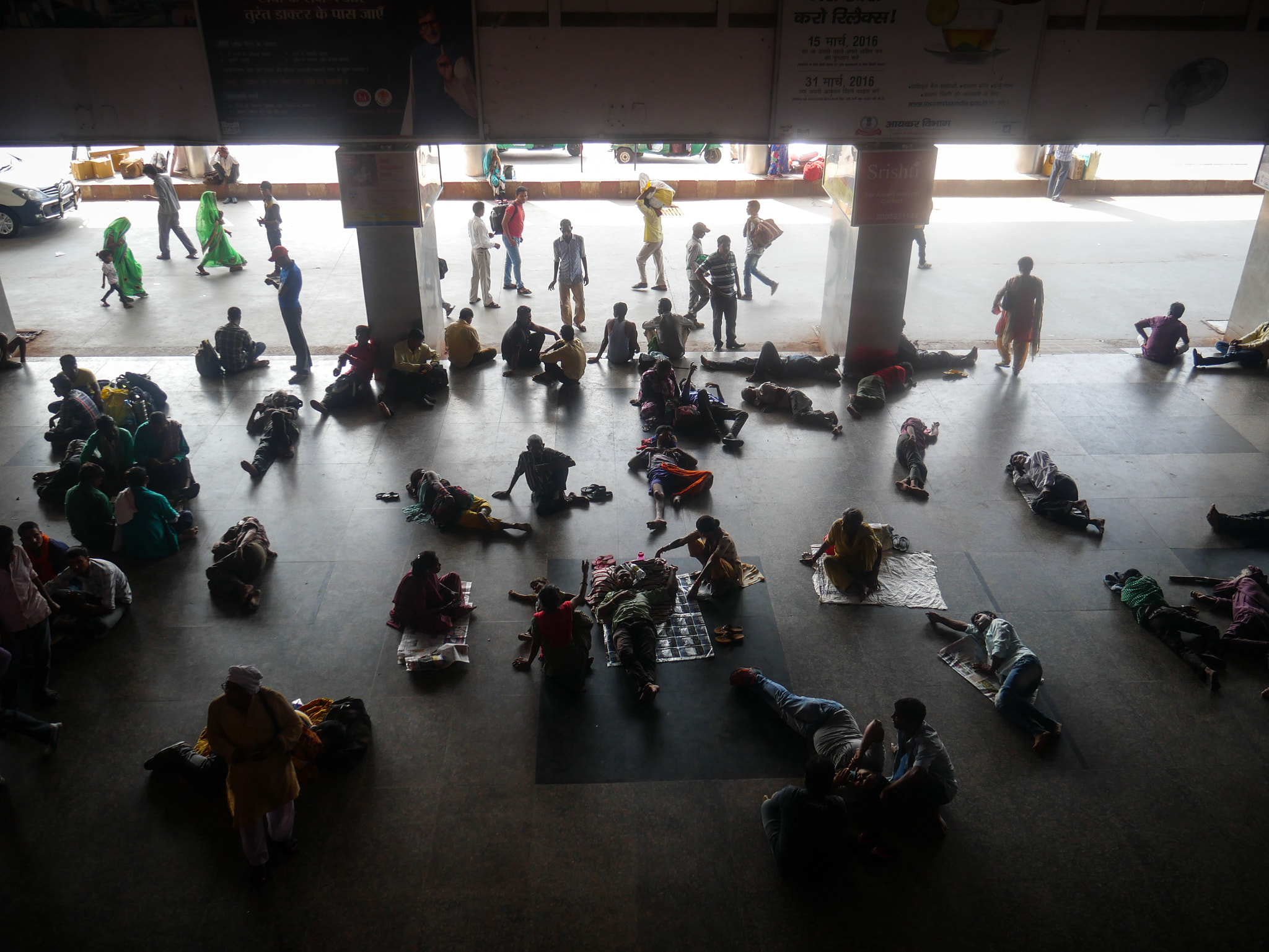 Panasonic Lumix DMC-G7 sample photo. Delhi train statiom photography