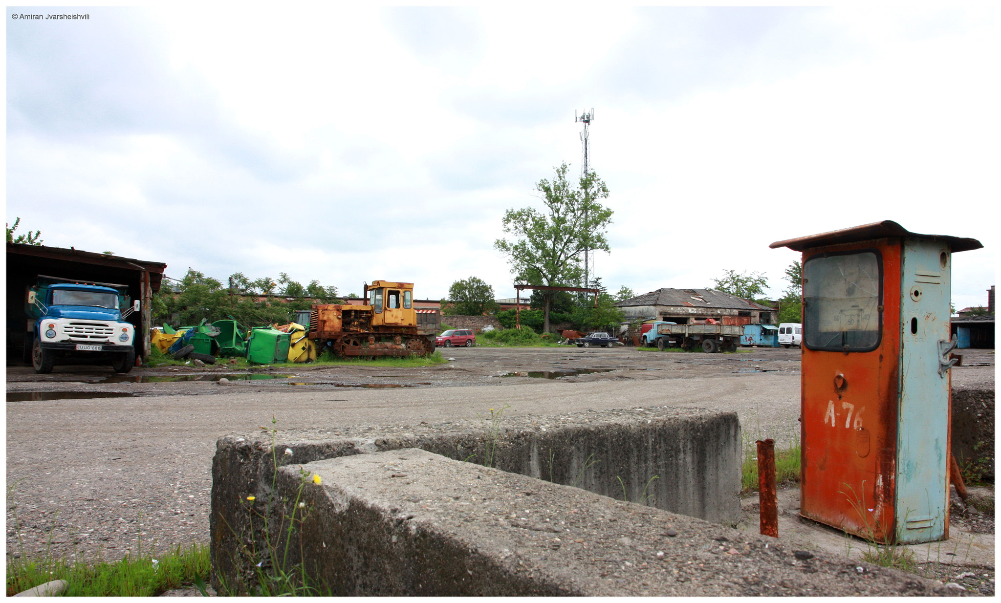 Canon EOS 450D (EOS Rebel XSi / EOS Kiss X2) sample photo. Old petrol station photography