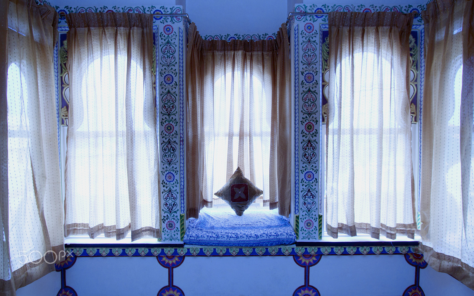 Canon EF-S 10-22mm F3.5-4.5 USM sample photo. Windows bring mood photography