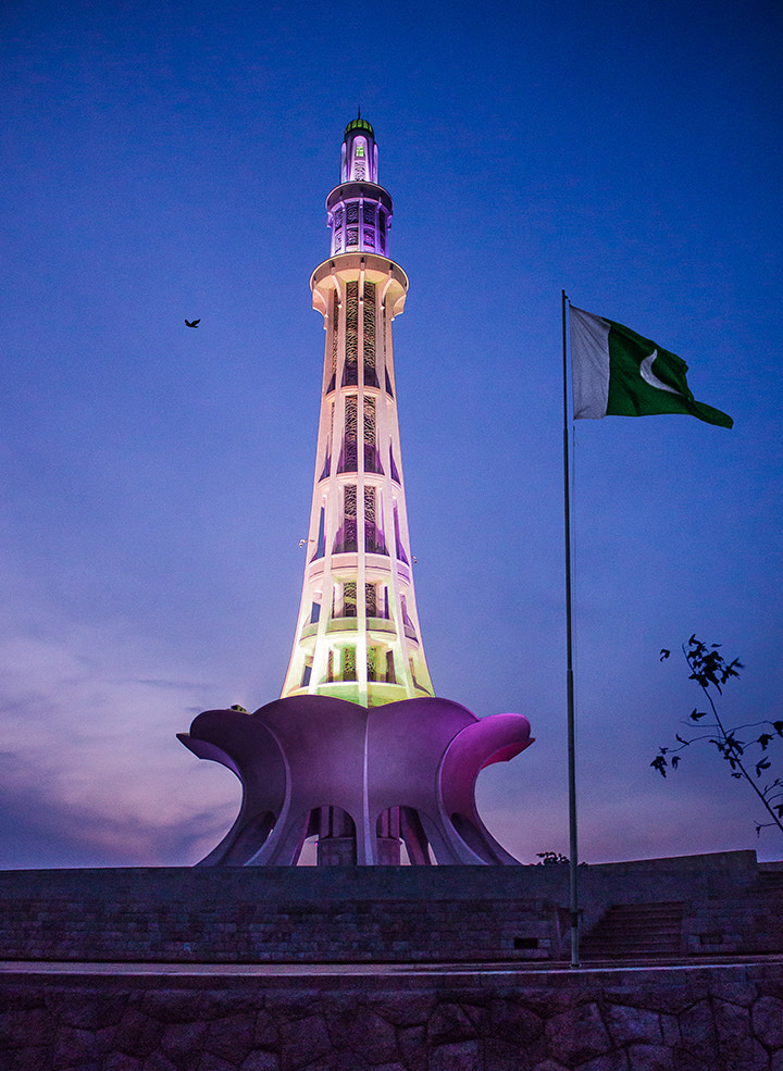 Canon EOS 650D (EOS Rebel T4i / EOS Kiss X6i) sample photo. Minar e pakistan evening photography