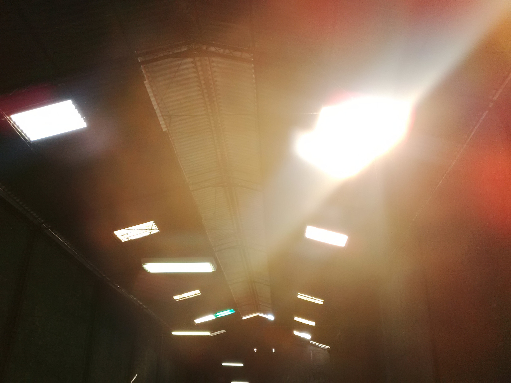 BlackBerry Q5 sample photo. Garagem photography