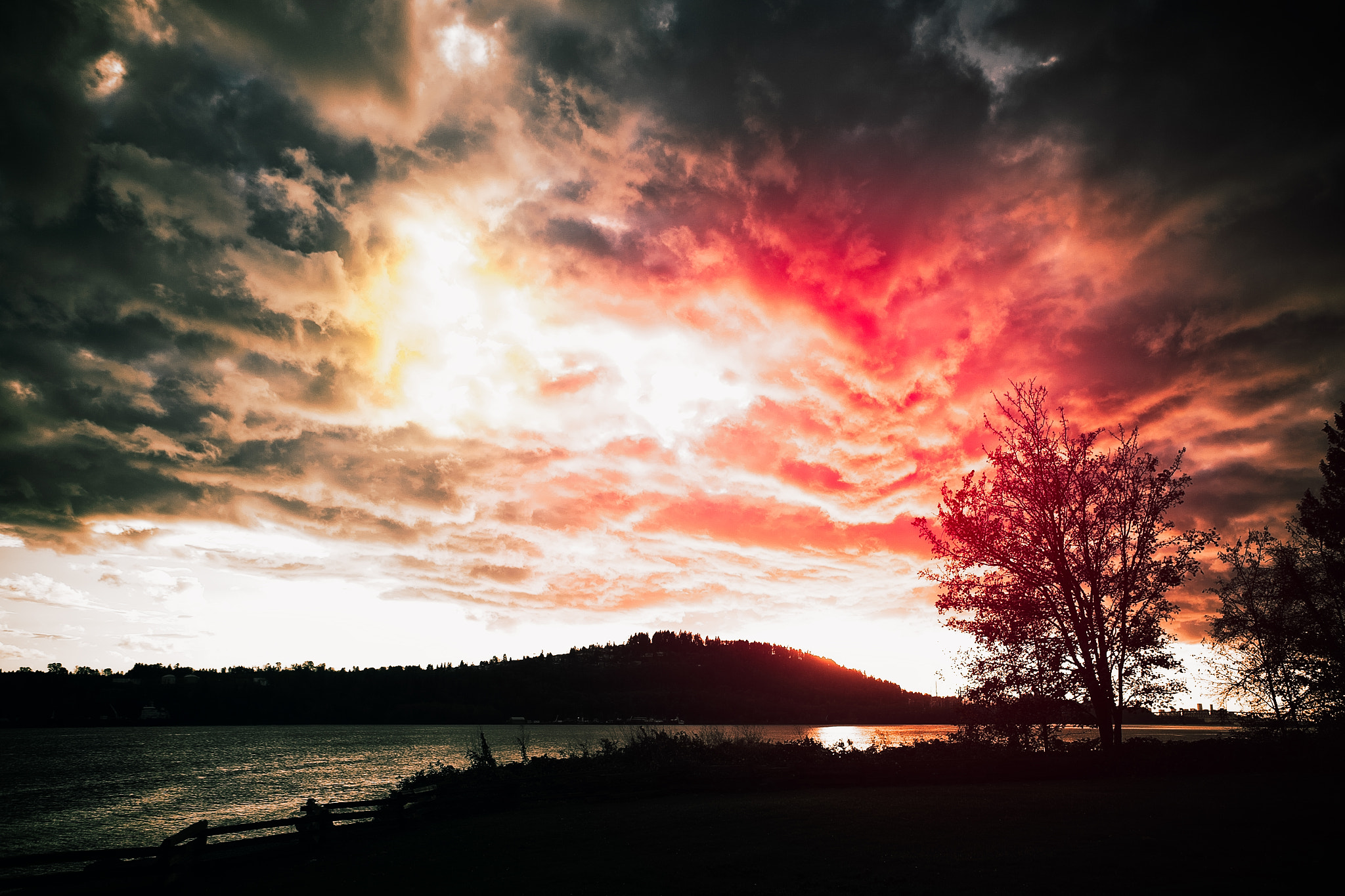 Canon EOS-1D X sample photo. Exploding sunset photography