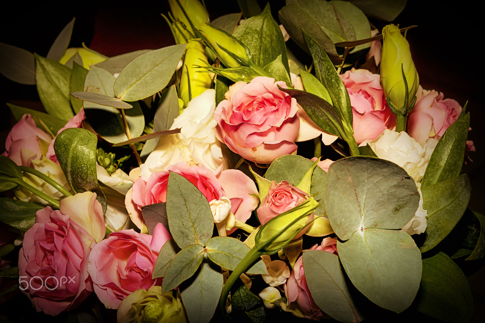 Canon EOS 500D (EOS Rebel T1i / EOS Kiss X3) + Sigma 24-70mm F2.8 EX DG Macro sample photo. The bride's bouquet photography