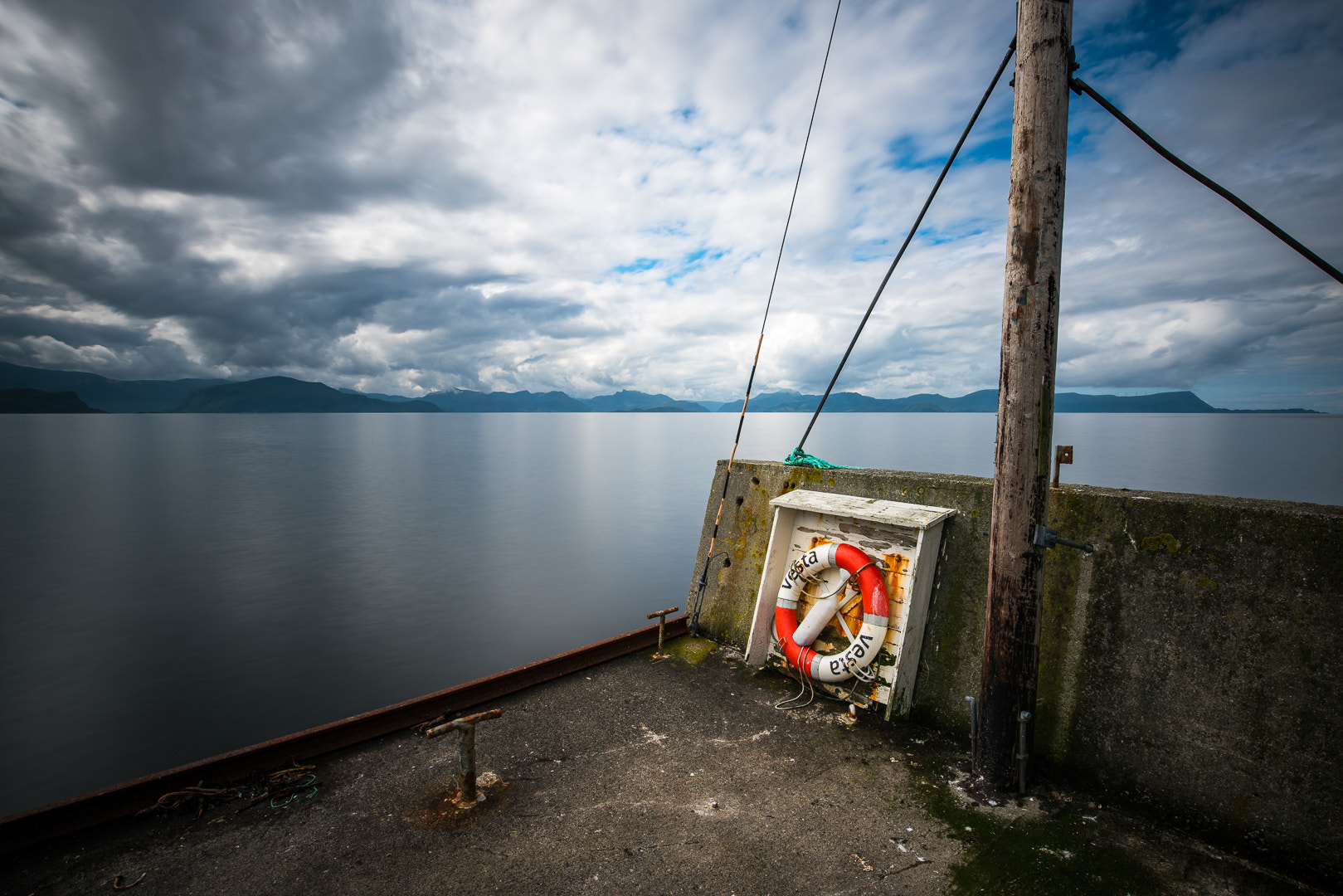 Canon EF 16-35mm F4L IS USM sample photo. Old pier photography