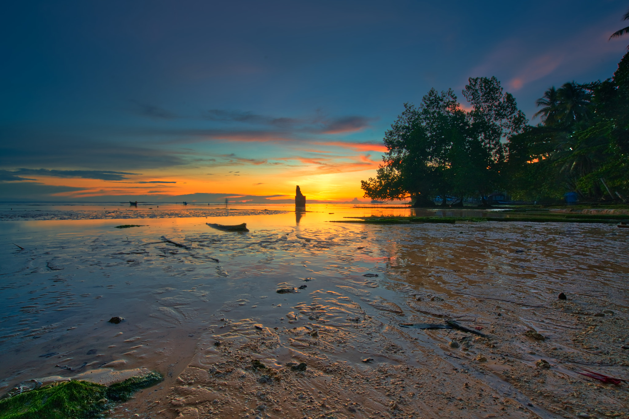 Sony a7R II + Sony Vario-Tessar T* FE 16-35mm F4 ZA OSS sample photo. Sunset photography