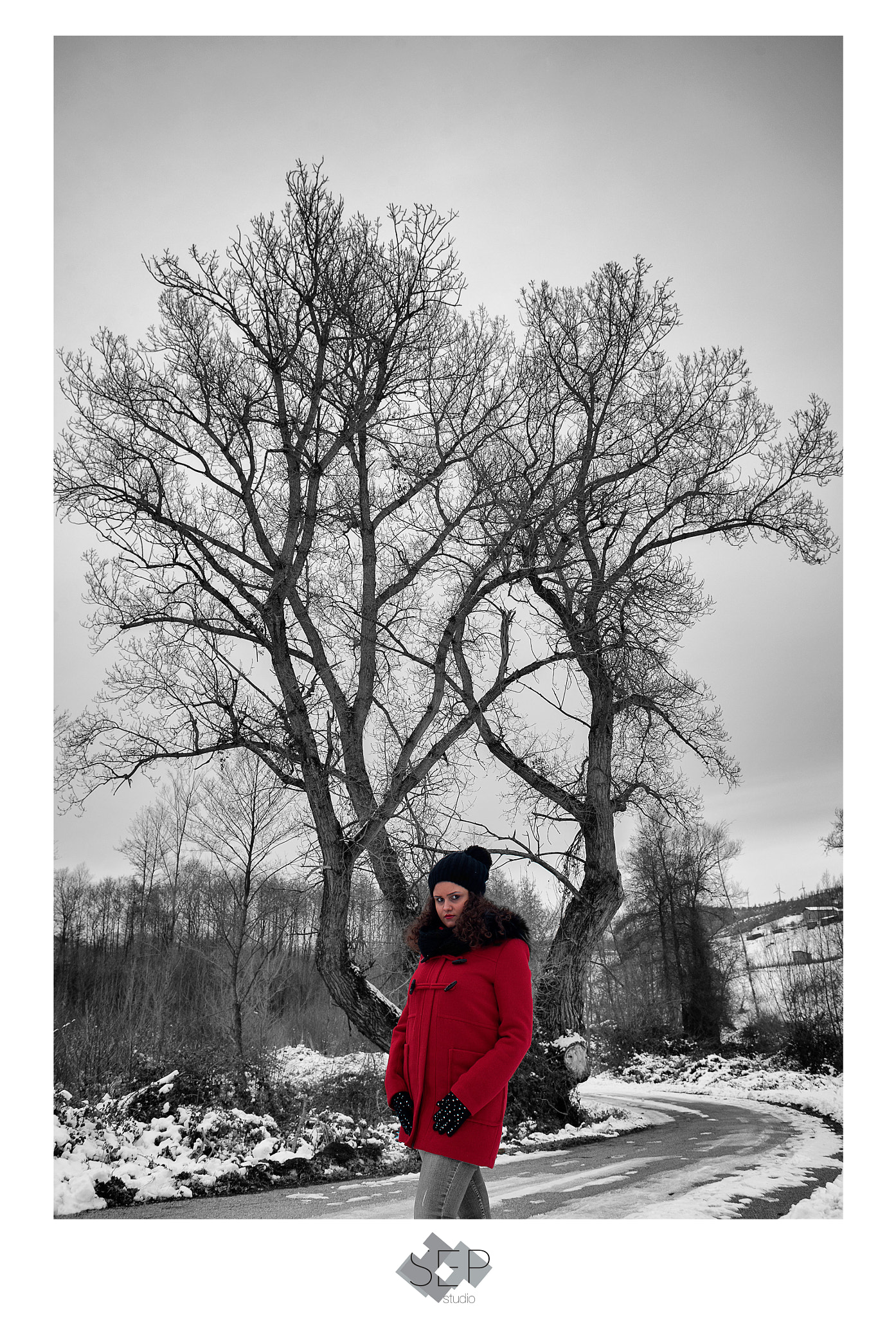 Nikon D750 + AF Nikkor 28mm f/2.8 sample photo. Black&white+red photography