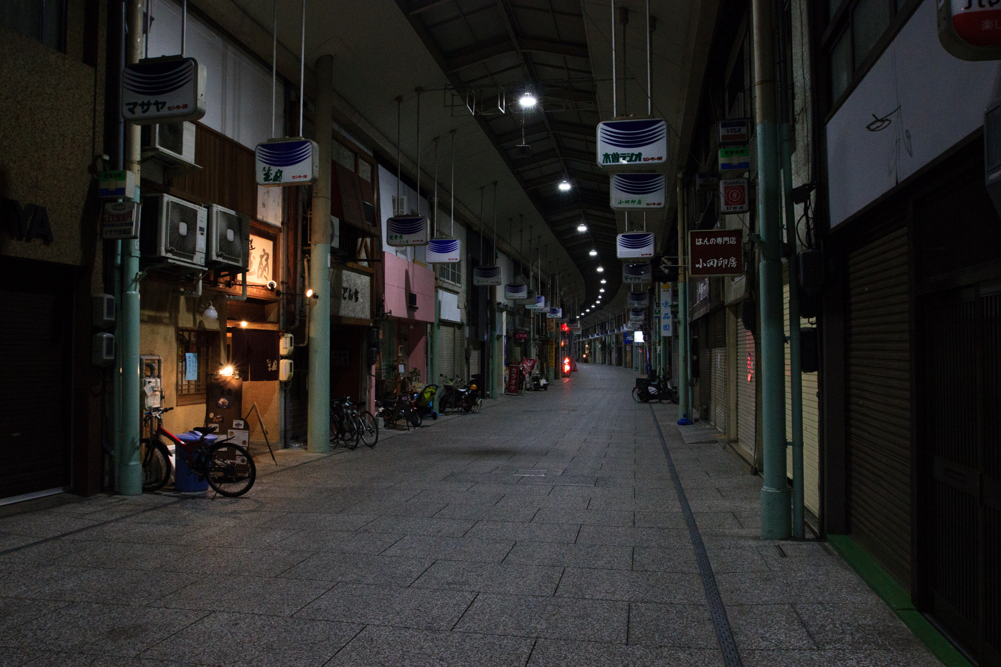 Canon EF 16-35mm F2.8L II USM sample photo. Galerie marchande photography