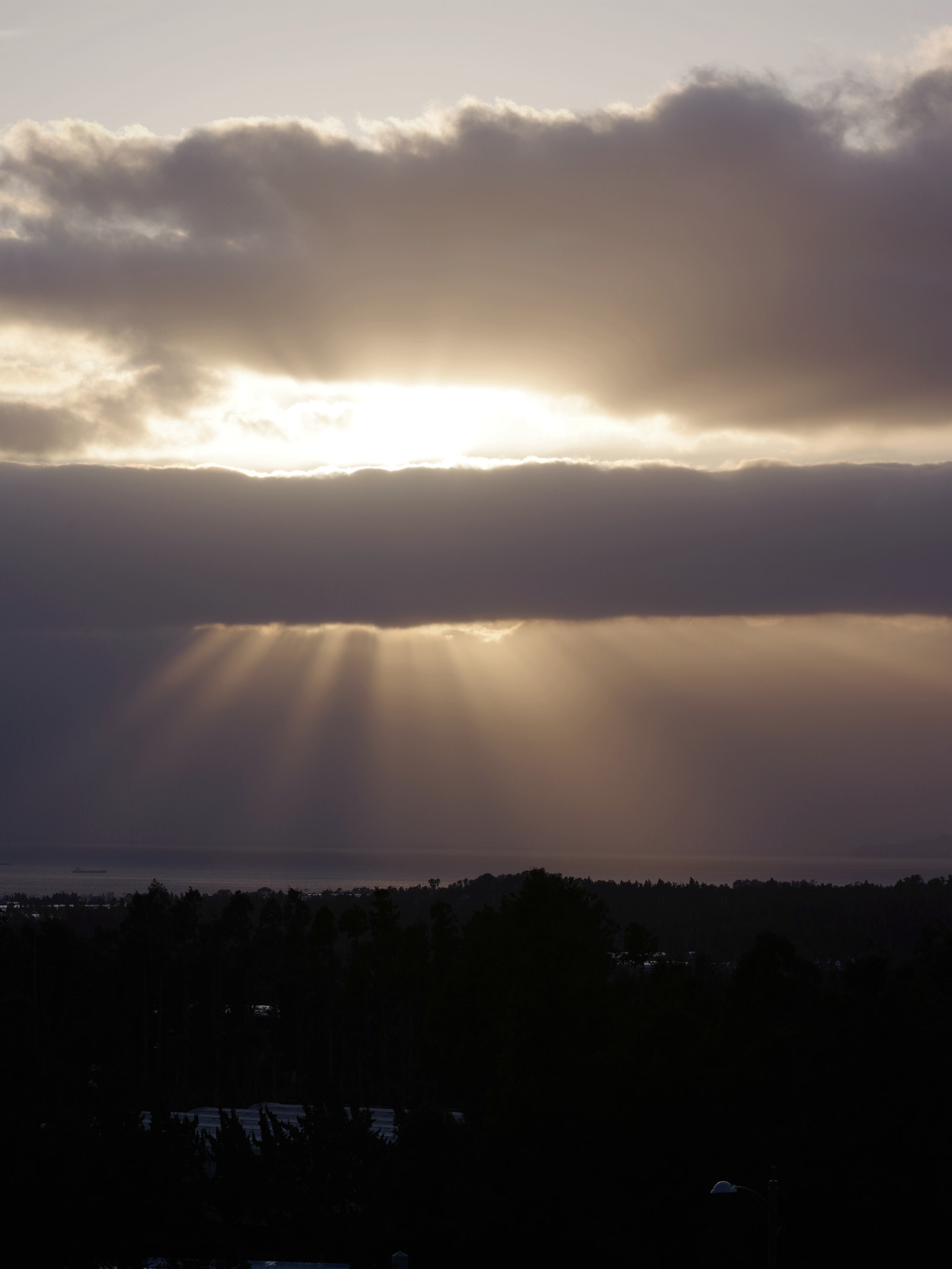 Pentax 645Z + smc PENTAX-FA645 150-300mm F5.6 ED [IF] sample photo. Dark clouds to block the sunlight photography