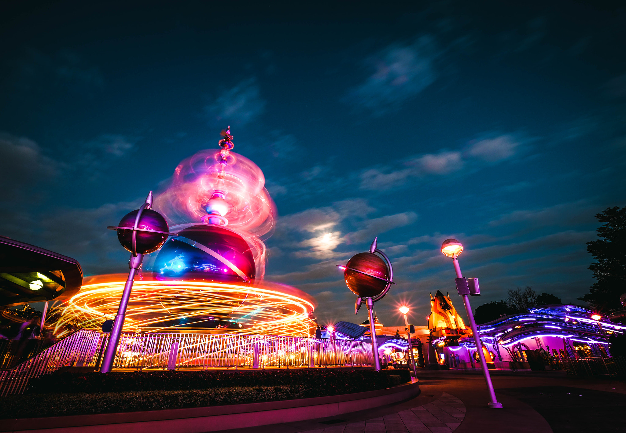 Fujifilm X-T10 + Fujifilm XF 10-24mm F4 R OIS sample photo. Disneyland photography