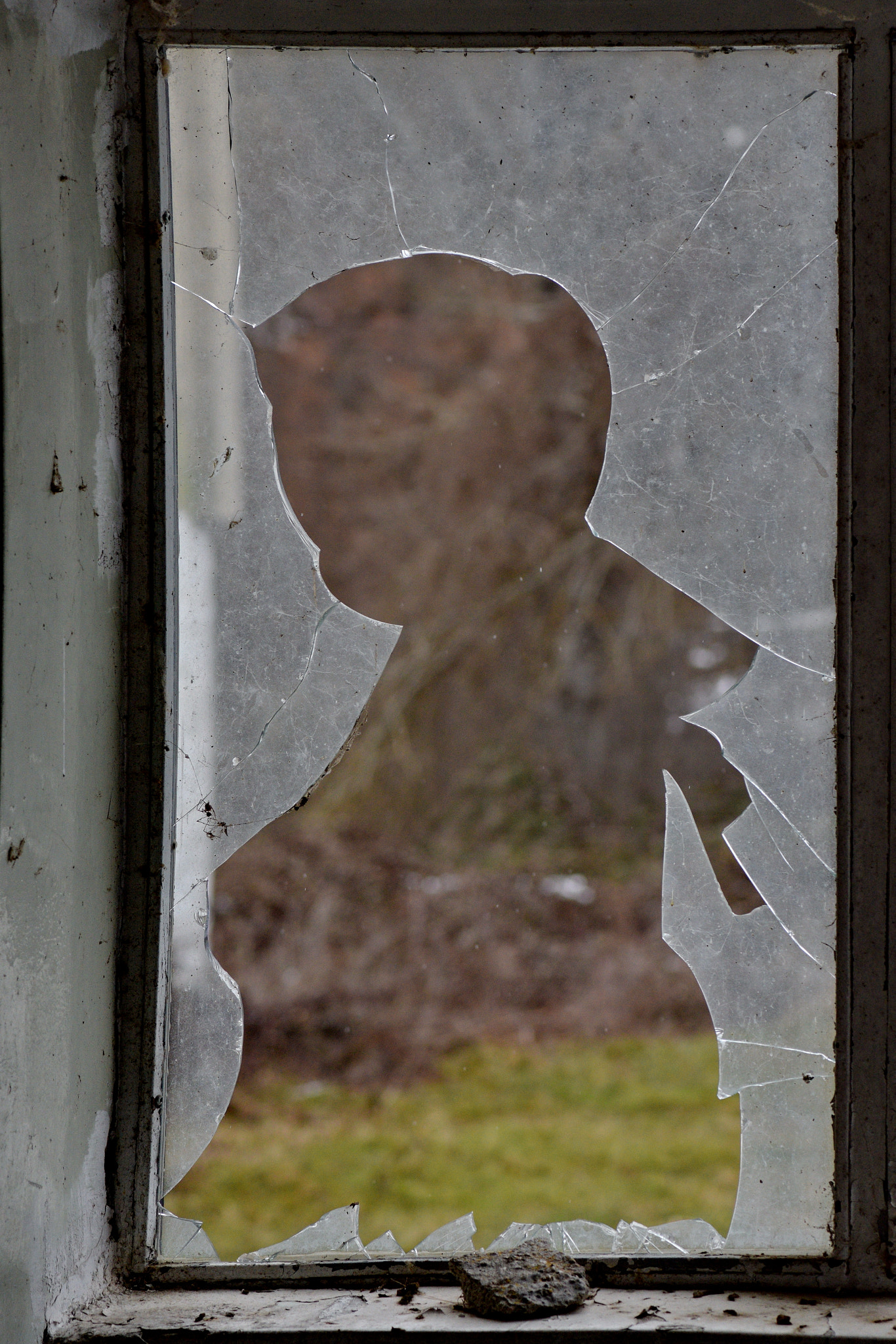 Nikon AF-S Micro-Nikkor 105mm F2.8G IF-ED VR sample photo. Broken window ? photography
