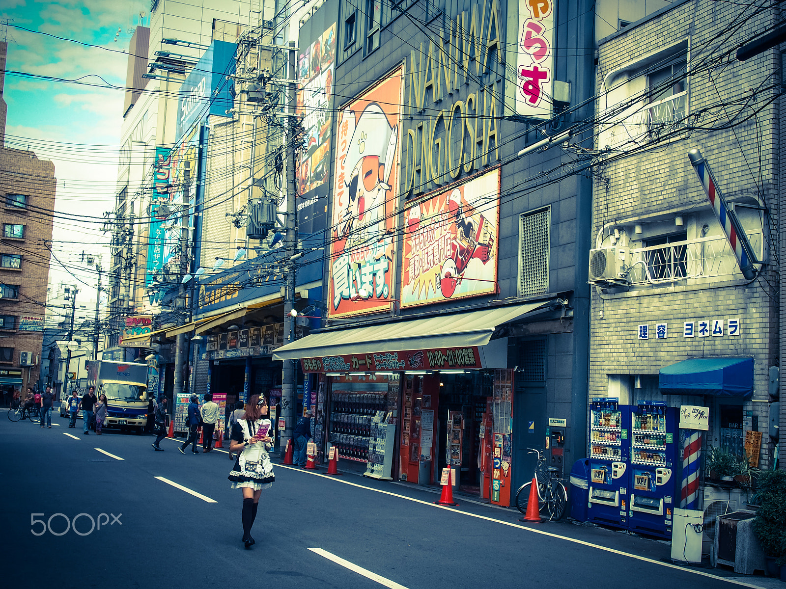 Olympus PEN E-PL5 sample photo. Maid and barbarshop photography