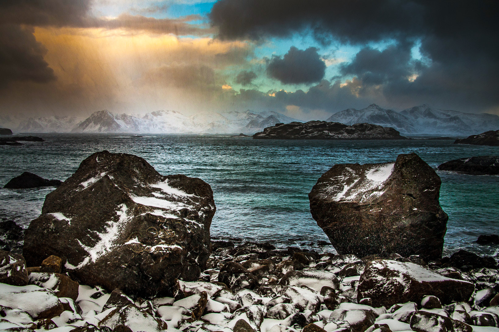 Canon EOS 5D + Canon EF 28-135mm F3.5-5.6 IS USM sample photo. Lofoten view photography