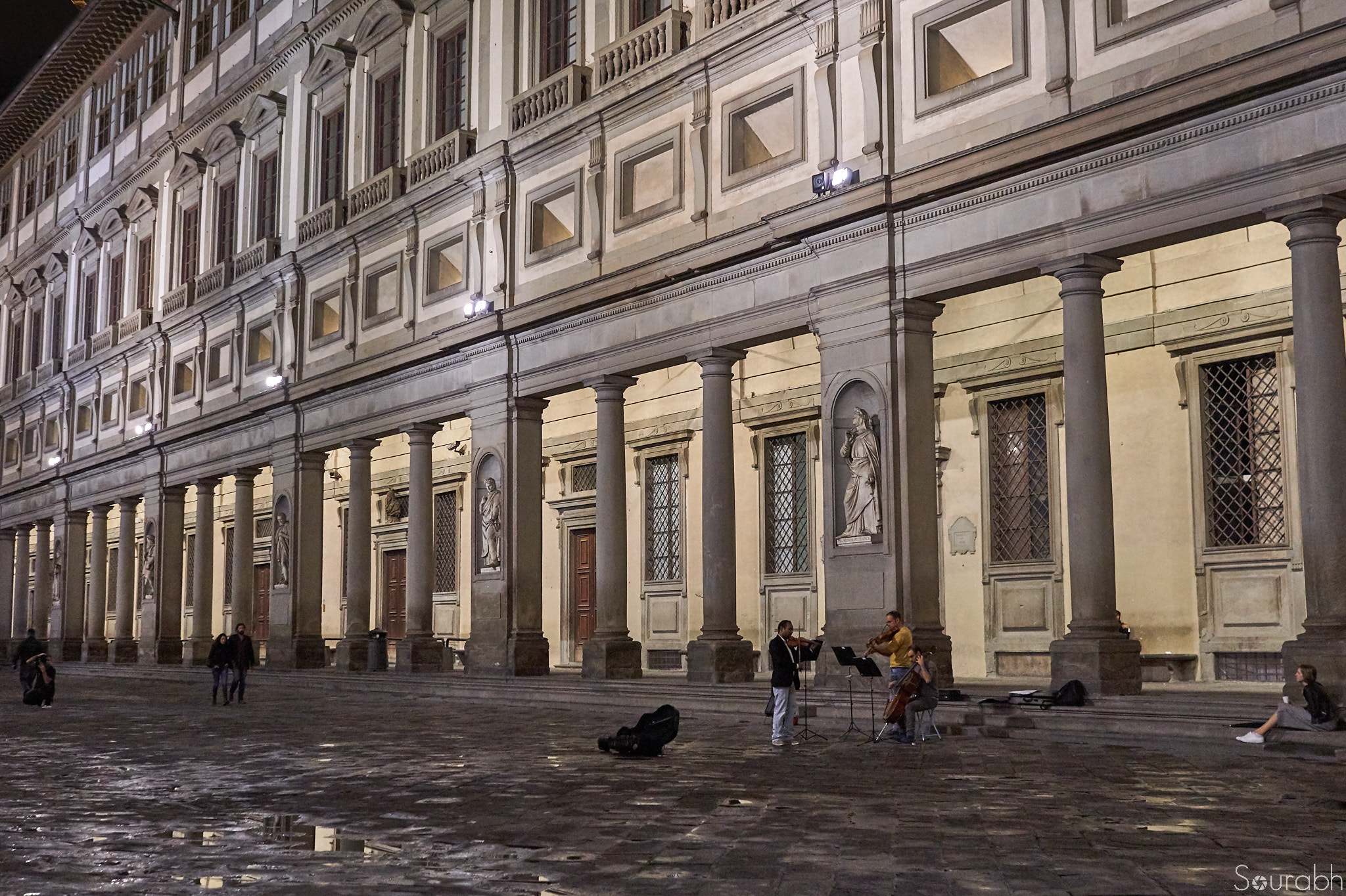 Sony FE 28mm F2 sample photo. Street performers photography