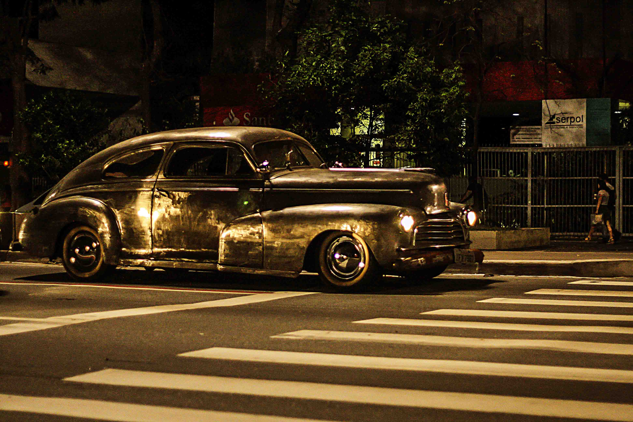 Canon EOS 1000D (EOS Digital Rebel XS / EOS Kiss F) sample photo. Avenida paulista, são paulo, noite, carro antigo photography