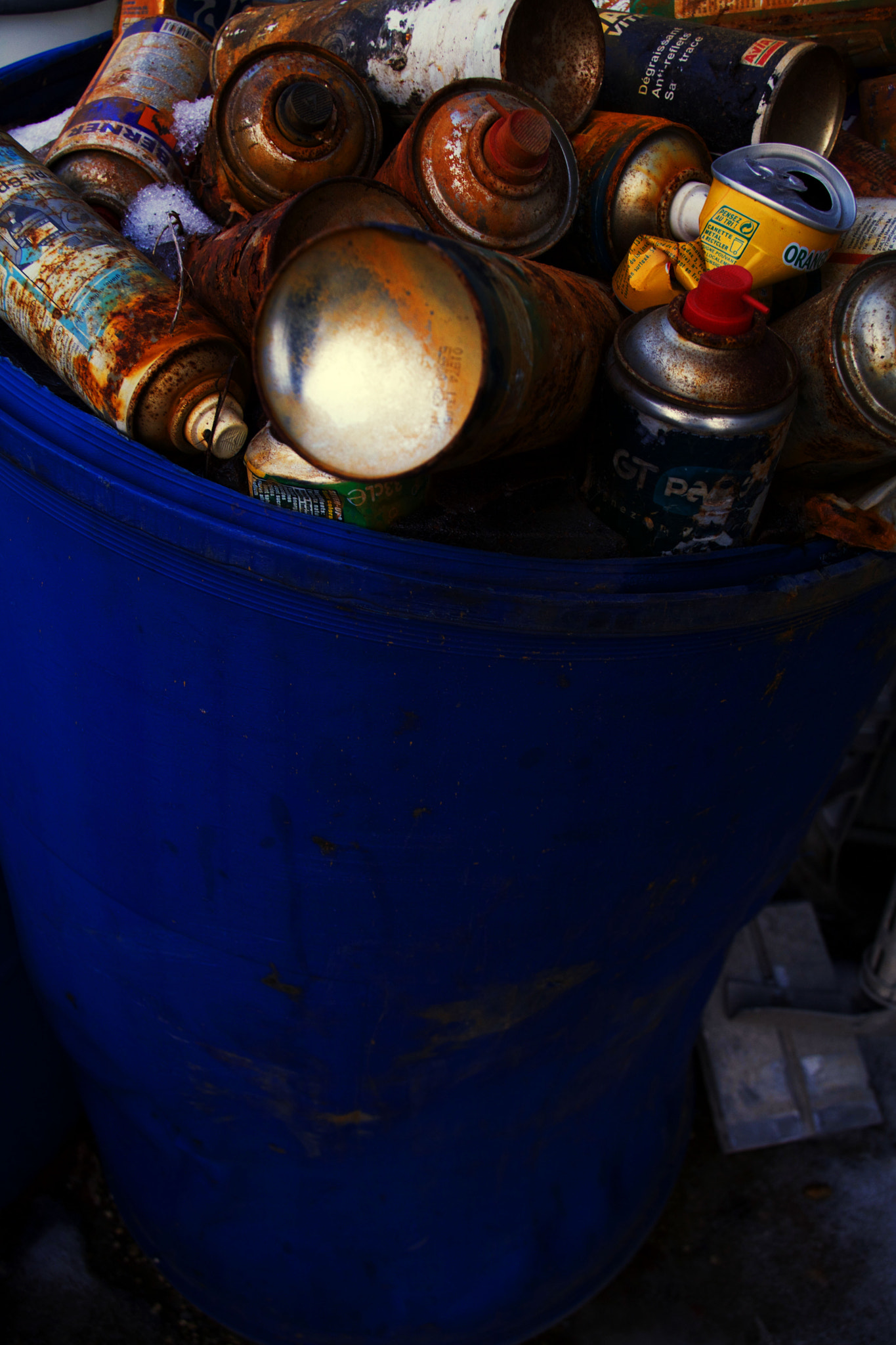 Canon EF 20-35mm F3.5-4.5 USM sample photo. Waste - abandoned place photography