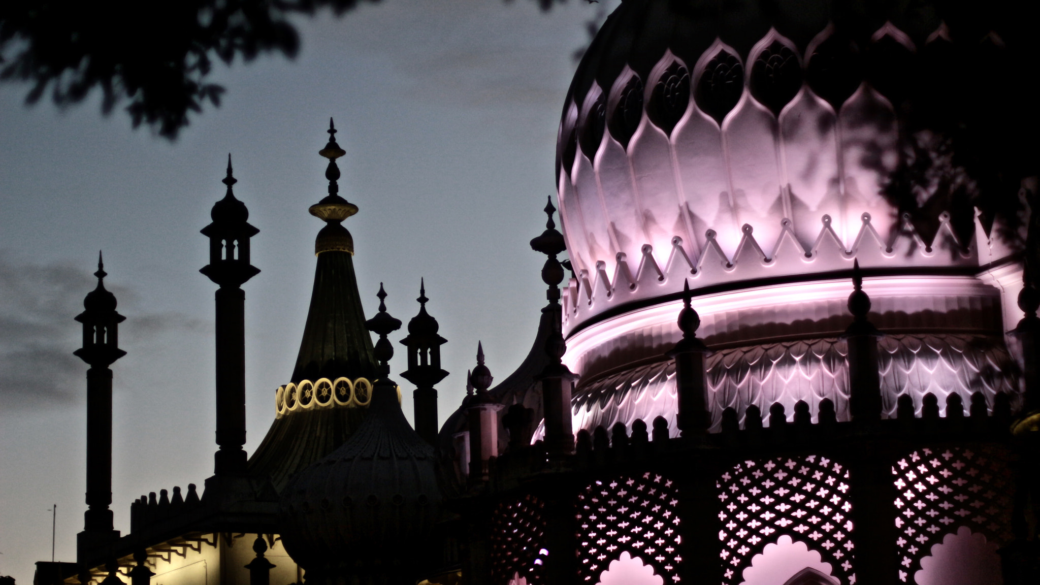 Canon EOS 100D (EOS Rebel SL1 / EOS Kiss X7) + Canon EF 50mm F1.4 USM sample photo. Royal pavilion photography