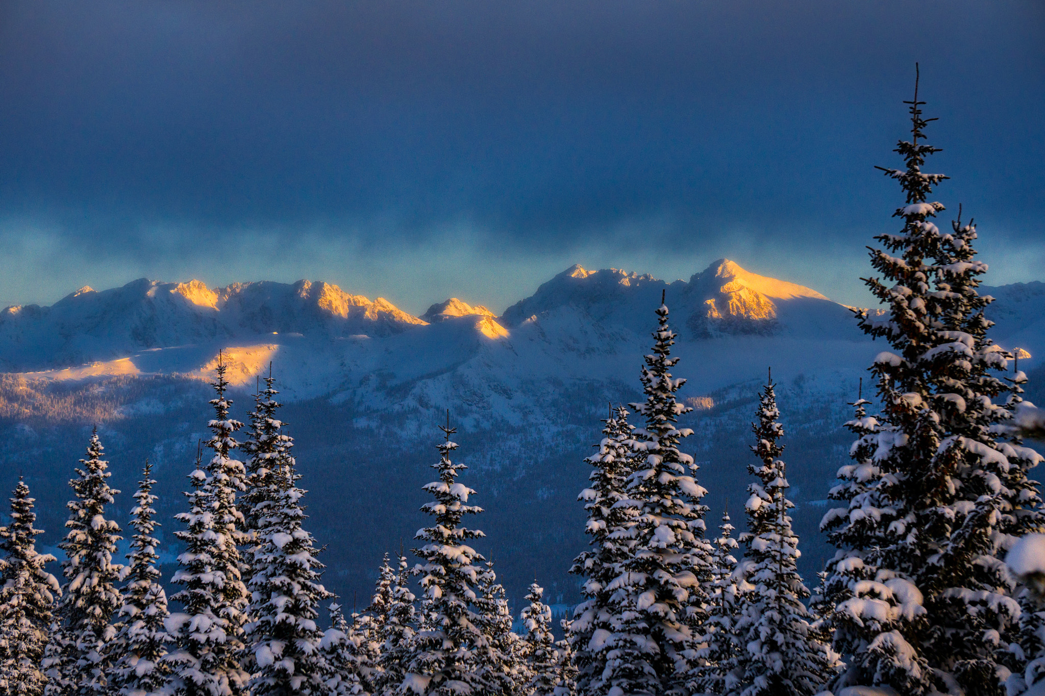 Sony a6300 + Sony E 55-210mm F4.5-6.3 OSS sample photo. Gore range mountains photography